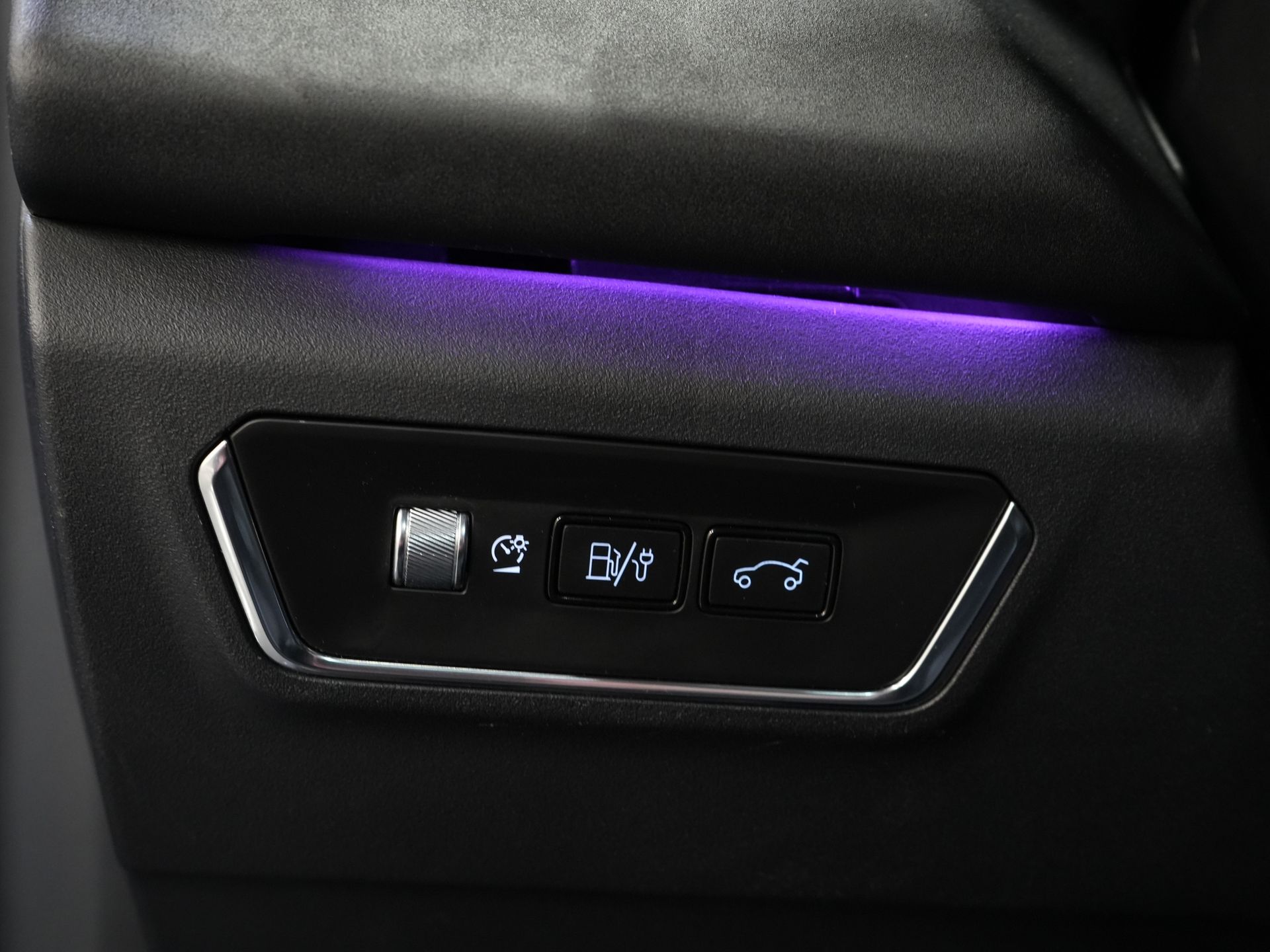 Lynk & Co 01 SUV Pano/ LED/ Adapt.Cruise/ Elek.klep/ Mem.Stoel/ Keyless/ Carplay/ Navi/ Stoelverw./ Climate/ 20'' LMV 20