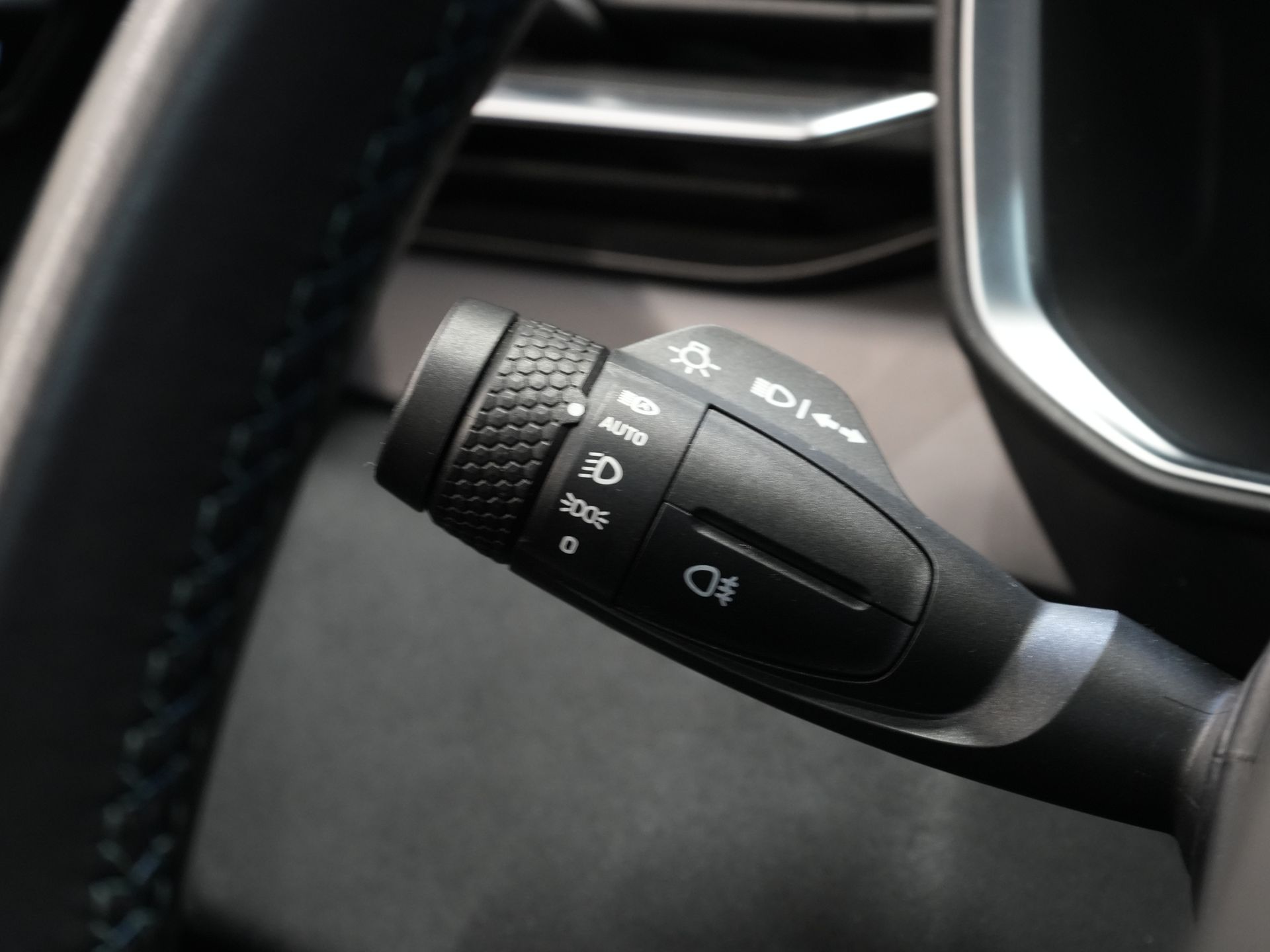 Lynk & Co 01 SUV Pano/ LED/ Adapt.Cruise/ Elek.klep/ Mem.Stoel/ Keyless/ Carplay/ Navi/ Stoelverw./ Climate/ 20'' LMV 22