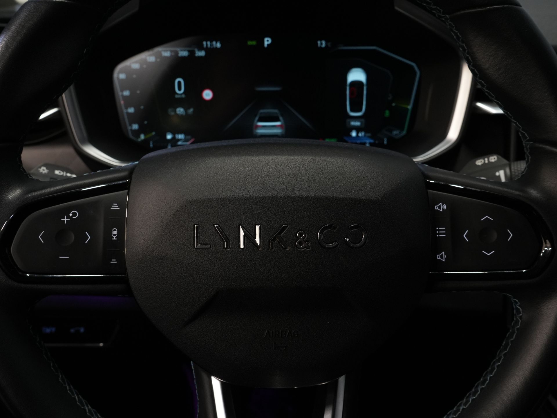 Lynk & Co 01 SUV Pano/ LED/ Adapt.Cruise/ Elek.klep/ Mem.Stoel/ Keyless/ Carplay/ Navi/ Stoelverw./ Climate/ 20'' LMV 23