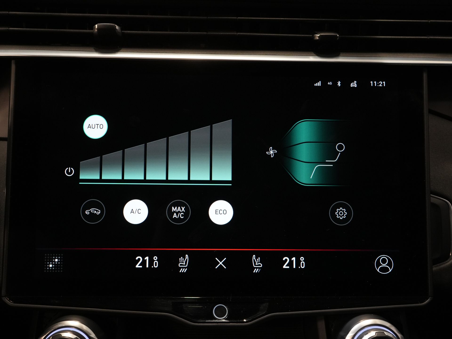 Lynk & Co 01 SUV Pano/ LED/ Adapt.Cruise/ Elek.klep/ Mem.Stoel/ Keyless/ Carplay/ Navi/ Stoelverw./ Climate/ 20'' LMV 28