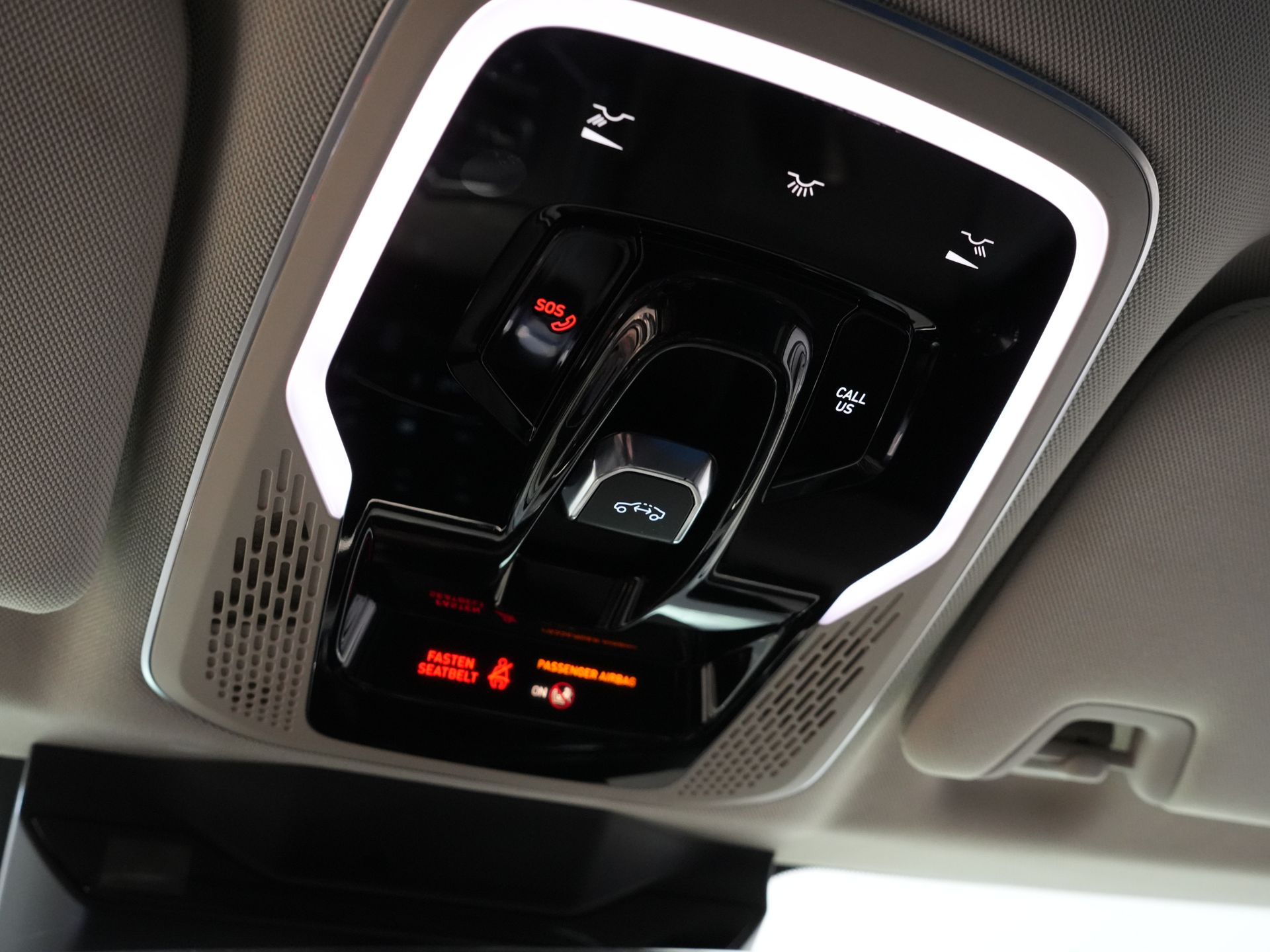 Lynk & Co 01 SUV Pano/ LED/ Adapt.Cruise/ Elek.klep/ Mem.Stoel/ Keyless/ Carplay/ Navi/ Stoelverw./ Climate/ 20'' LMV 33