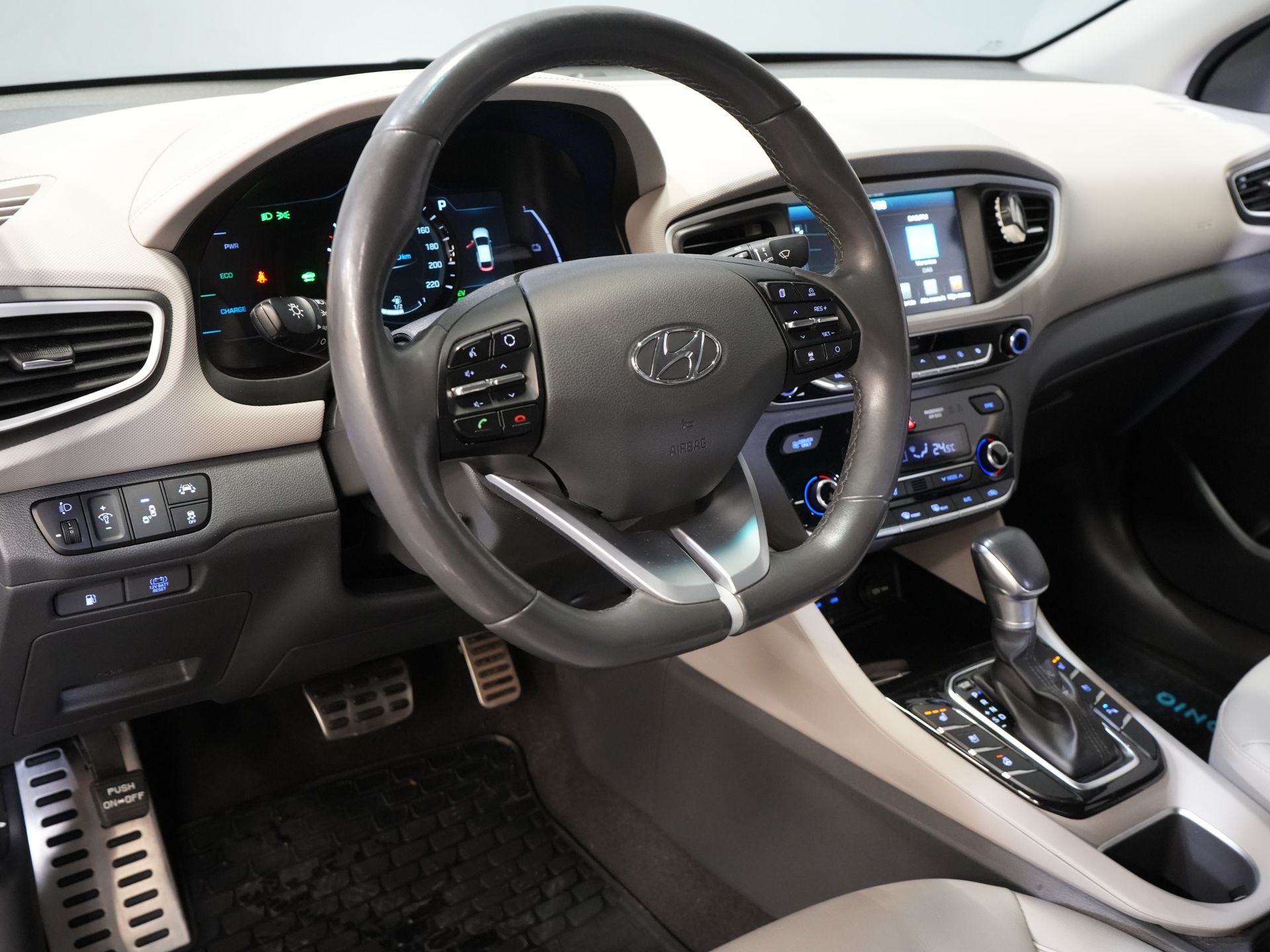 Hyundai IONIQ Hatchback 1.6 GDi Premium LED/ Adapt.Cruise/ Leder/ Stoelverw./ Stoelkoel./ Stuurverw./ Mem.Stoel/ CarPlay/ Navi/ Camera/ Climate 13