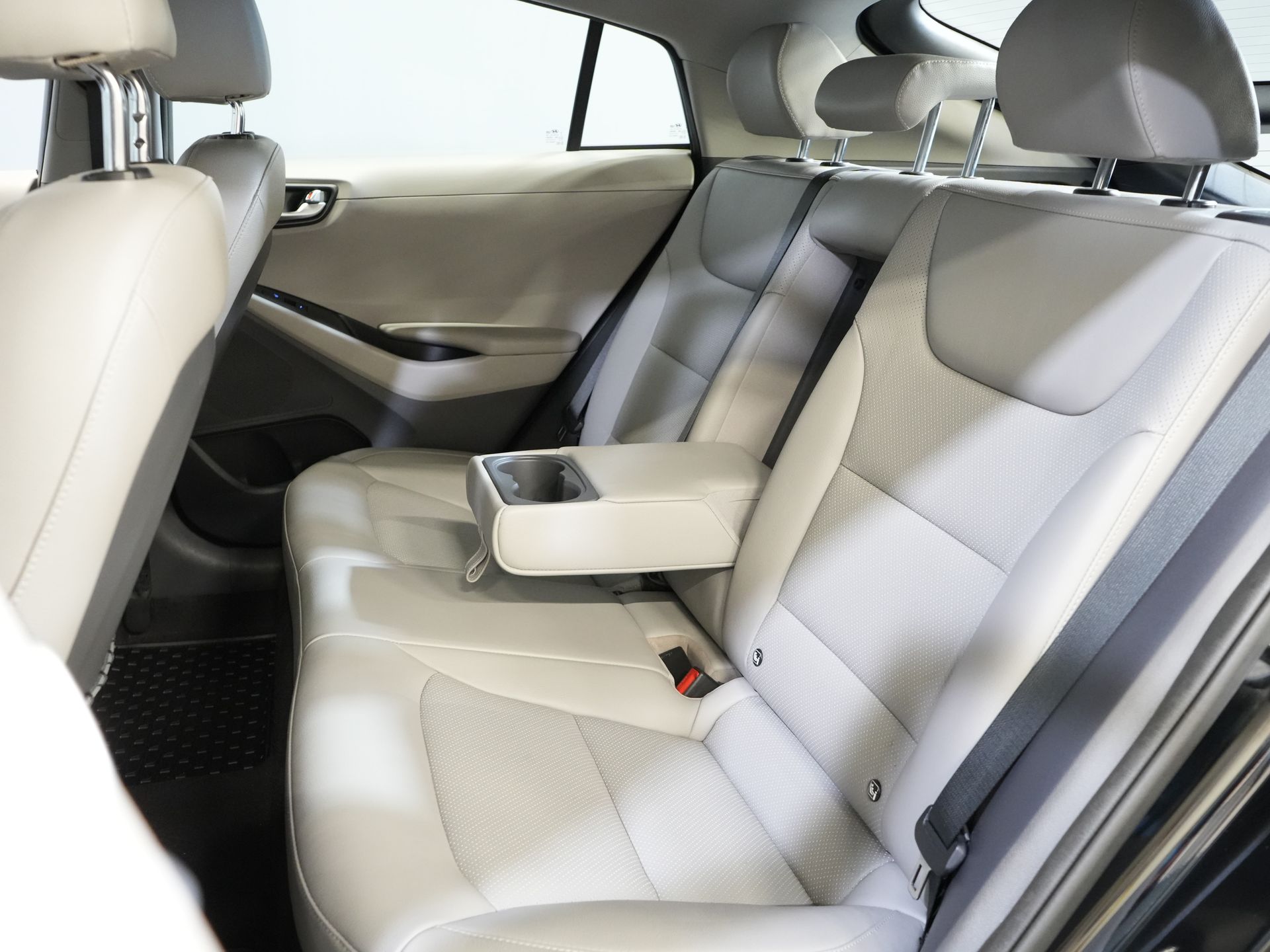 Hyundai IONIQ Hatchback 1.6 GDi Premium LED/ Adapt.Cruise/ Leder/ Stoelverw./ Stoelkoel./ Stuurverw./ Mem.Stoel/ CarPlay/ Navi/ Camera/ Climate 15