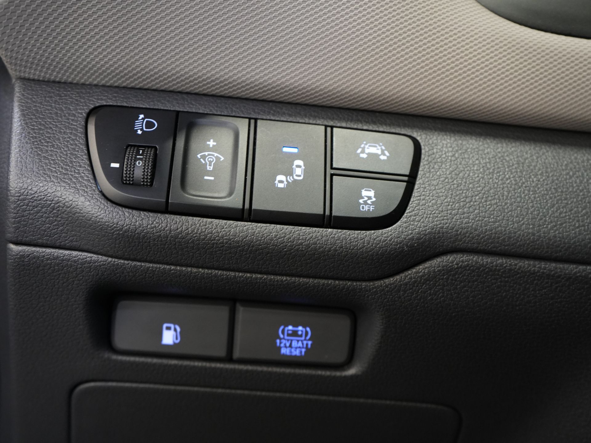 Hyundai IONIQ Hatchback 1.6 GDi Premium LED/ Adapt.Cruise/ Leder/ Stoelverw./ Stoelkoel./ Stuurverw./ Mem.Stoel/ CarPlay/ Navi/ Camera/ Climate 17