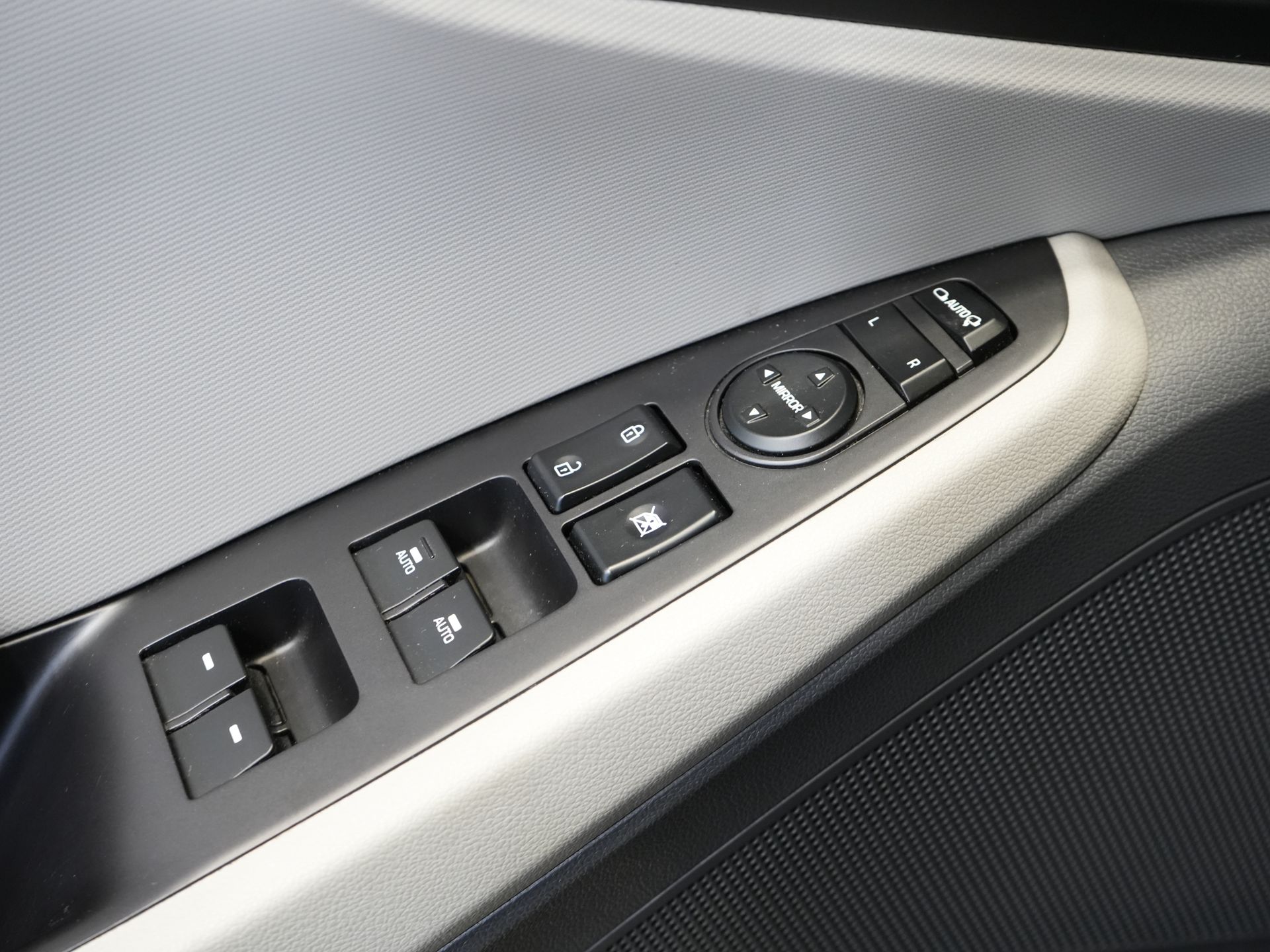 Hyundai IONIQ Hatchback 1.6 GDi Premium LED/ Adapt.Cruise/ Leder/ Stoelverw./ Stoelkoel./ Stuurverw./ Mem.Stoel/ CarPlay/ Navi/ Camera/ Climate 18