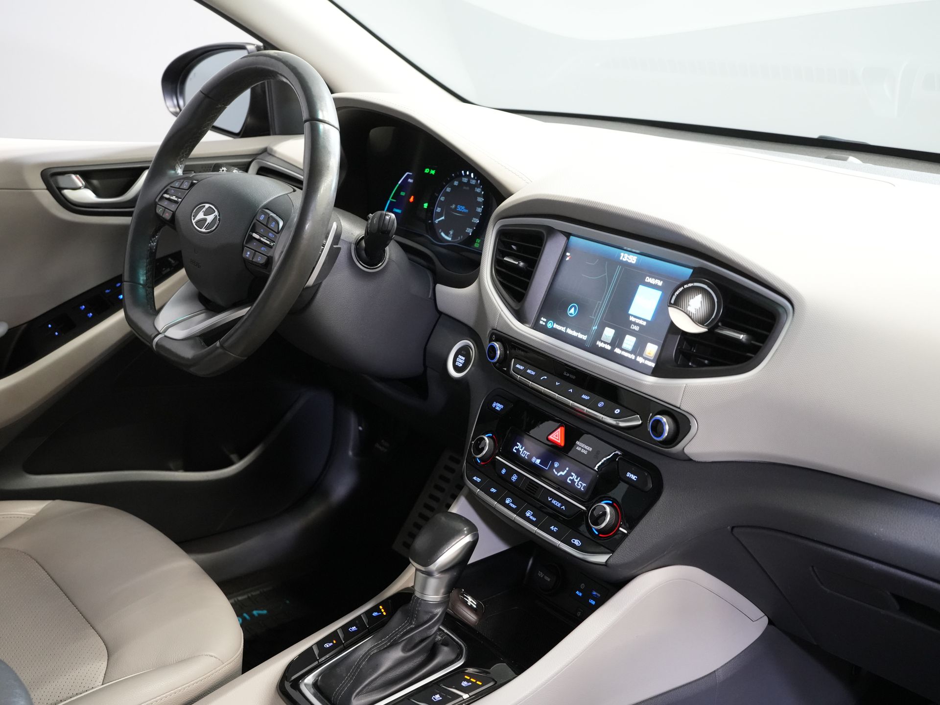 Hyundai IONIQ Hatchback 1.6 GDi Premium LED/ Adapt.Cruise/ Leder/ Stoelverw./ Stoelkoel./ Stuurverw./ Mem.Stoel/ CarPlay/ Navi/ Camera/ Climate 2