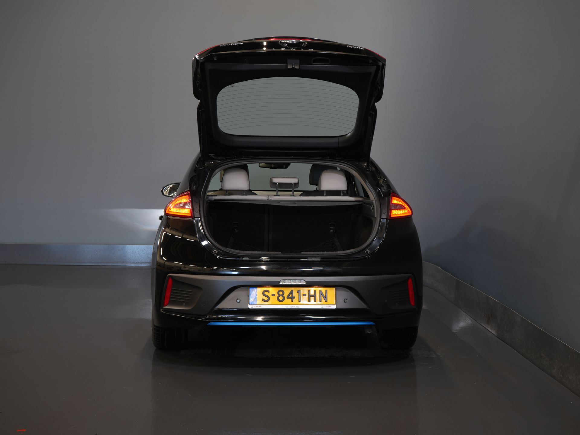 Hyundai IONIQ Hatchback 1.6 GDi Premium LED/ Adapt.Cruise/ Leder/ Stoelverw./ Stoelkoel./ Stuurverw./ Mem.Stoel/ CarPlay/ Navi/ Camera/ Climate 4