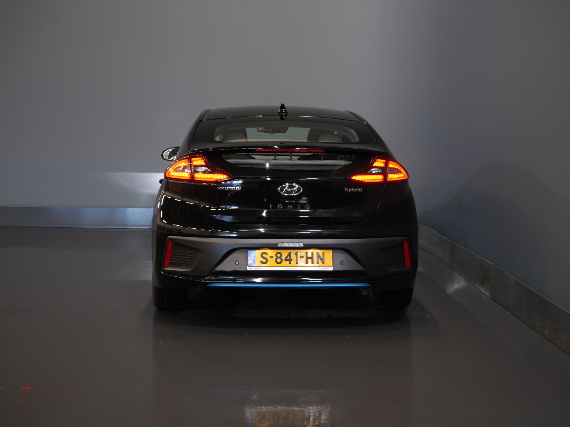 Hyundai IONIQ Hatchback 1.6 GDi Premium LED/ Adapt.Cruise/ Leder/ Stoelverw./ Stoelkoel./ Stuurverw./ Mem.Stoel/ CarPlay/ Navi/ Camera/ Climate 5