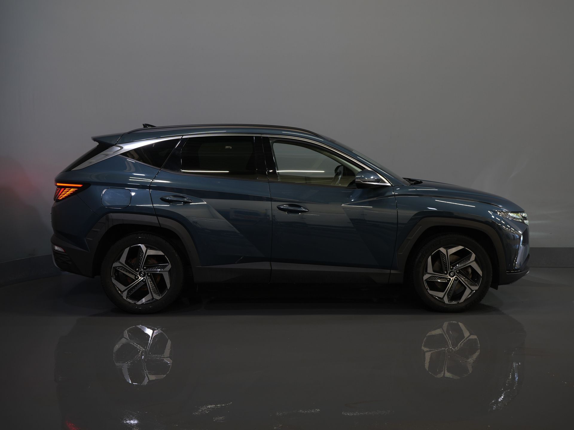 Hyundai Tucson SUV 1.6 T-GDI PHEV Premium 4WD/ LED/ Adapt. Cruise/ Stoelverw./ Stuurverw./ Carplay/ Climate/ Navi/ Camera 10