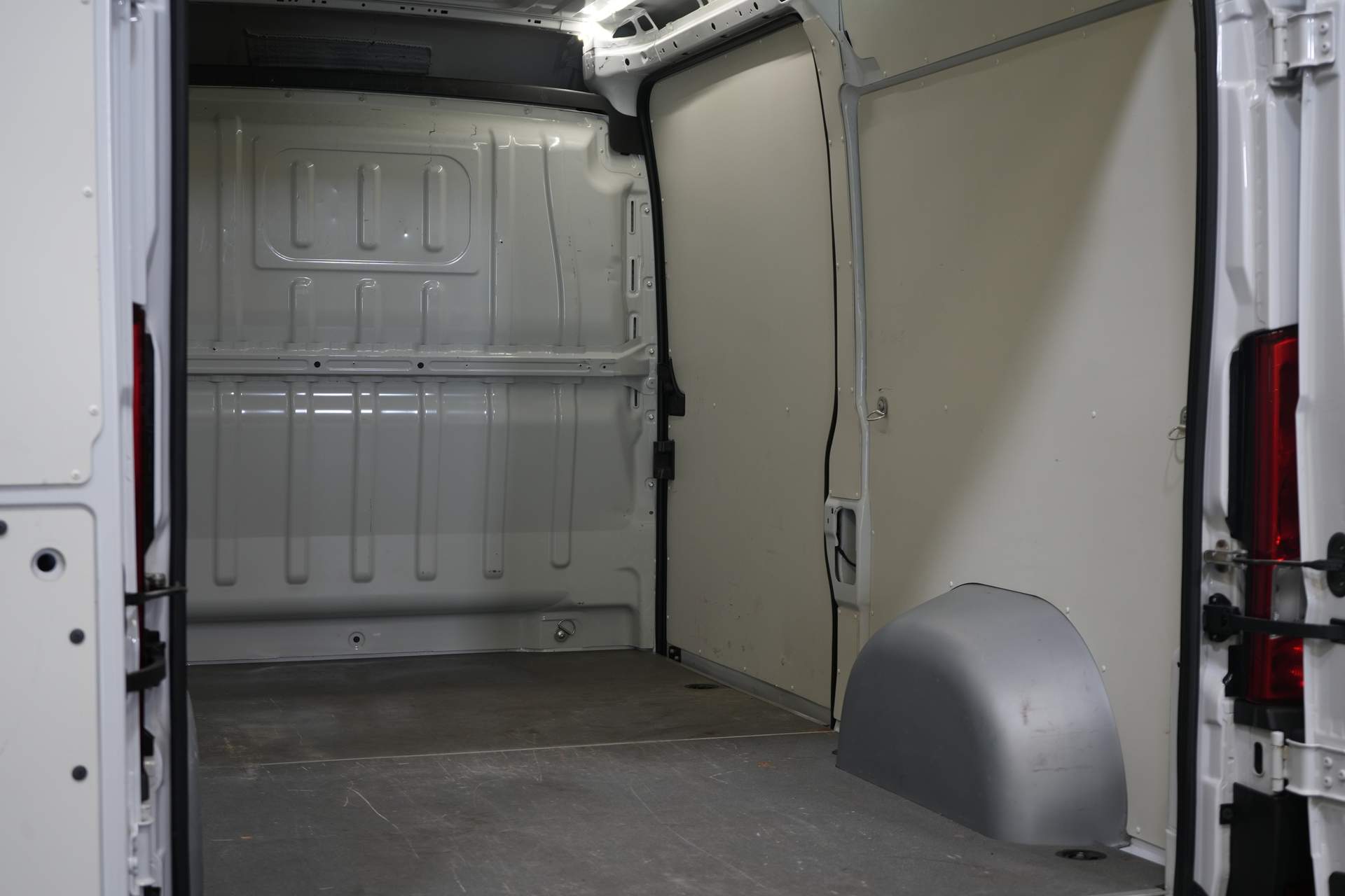 Fiat Ducato Bestelbus 35 2.3 MJ 140 pk ZF Aut. L2H2 2.5t Trekverm./ Camera/ Cruise/ PDC/ Bluetooth/ Trekhaak/ Airco 10