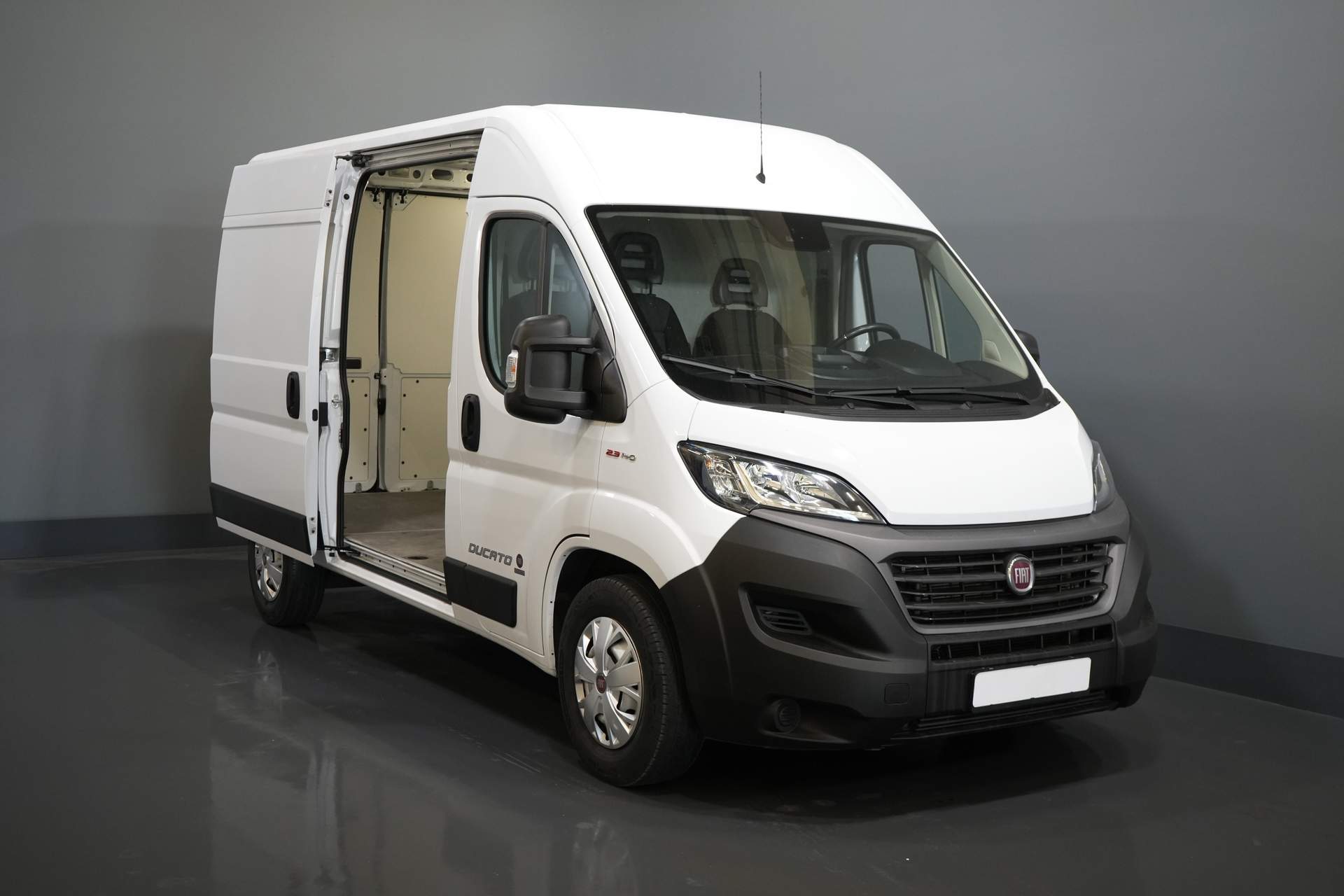 Fiat Ducato Bestelbus 35 2.3 MJ 140 pk ZF Aut. L2H2 2.5t Trekverm./ Camera/ Cruise/ PDC/ Bluetooth/ Trekhaak/ Airco 2