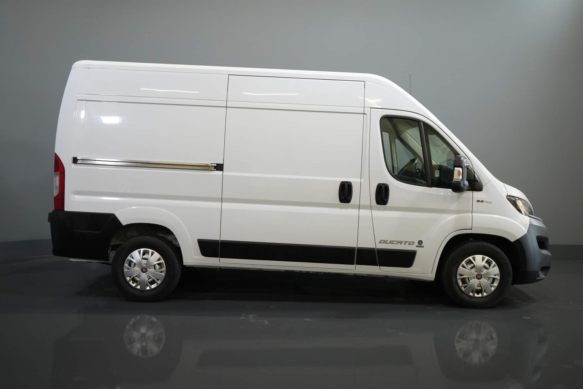 Fiat Ducato Bestelbus 35 2.3 MJ 140 pk ZF Aut. L2H2 2.5t Trekverm./ Camera/ Cruise/ PDC/ Bluetooth/ Trekhaak/ Airco 3