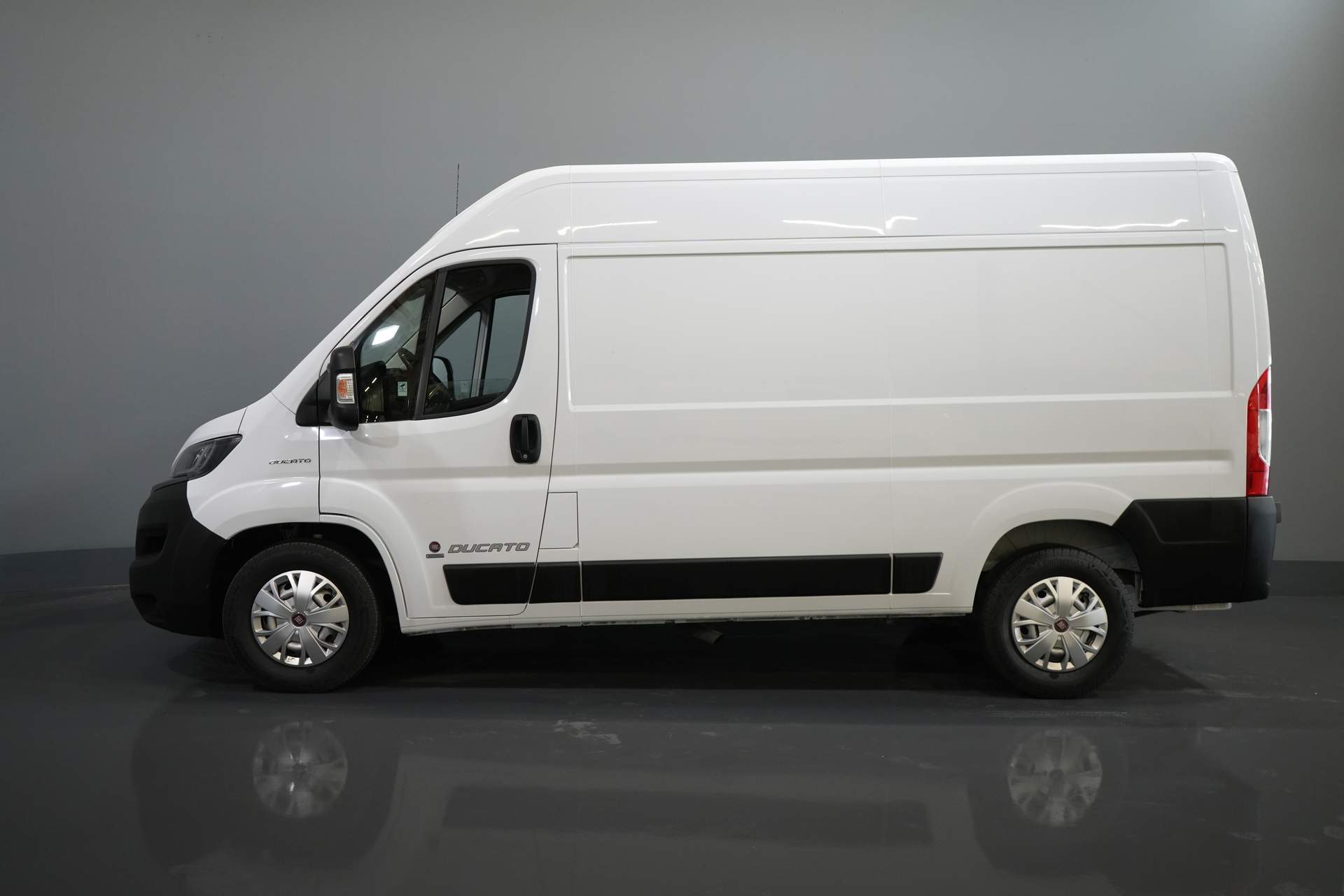 Fiat Ducato Bestelbus 35 2.3 MJ 140 pk ZF Aut. L2H2 2.5t Trekverm./ Camera/ Cruise/ PDC/ Bluetooth/ Trekhaak/ Airco 4