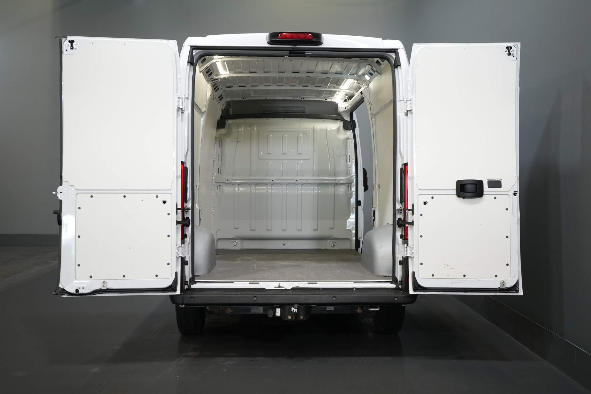 Fiat Ducato Bestelbus 35 2.3 MJ 140 pk ZF Aut. L2H2 2.5t Trekverm./ Camera/ Cruise/ PDC/ Bluetooth/ Trekhaak/ Airco 7