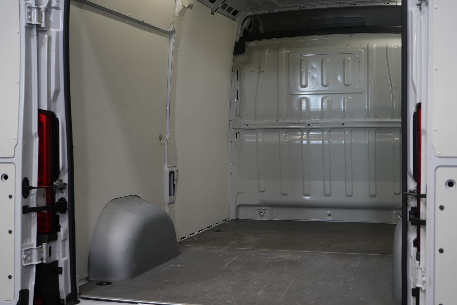 Fiat Ducato Bestelbus 35 2.3 MJ 140 pk ZF Aut. L2H2 2.5t Trekverm./ Camera/ Cruise/ PDC/ Bluetooth/ Trekhaak/ Airco 9