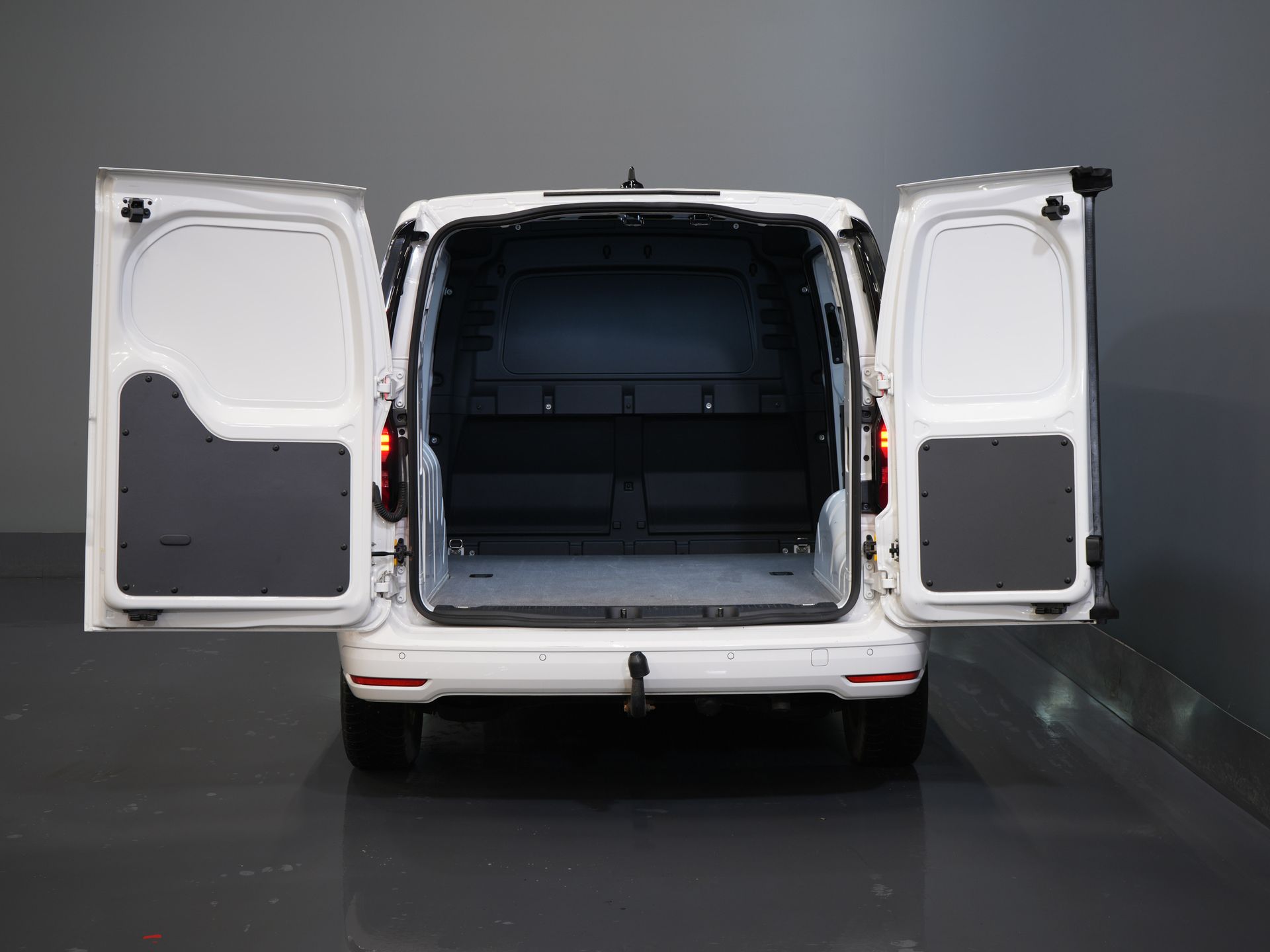 Volkswagen Caddy Cargo Bestelauto 2.0 TDI Aut. 125 PK 1st Edition/ Adapt. Cruise/ LED/ Standkachel/ Carplay/ LMV/ Trekhaak/ Camera/ PDC V+A/ 4