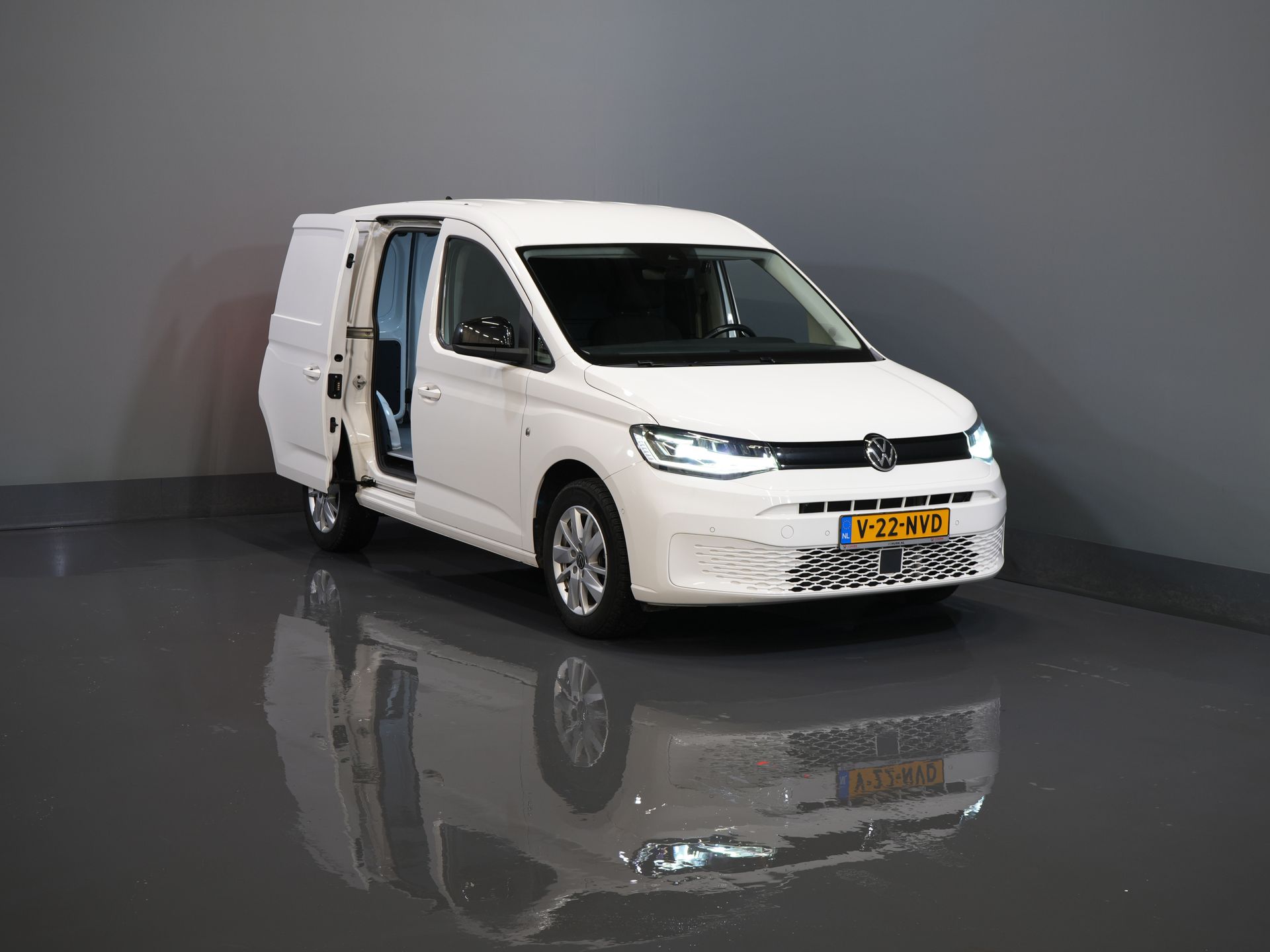 Volkswagen Caddy Cargo Bestelauto 2.0 TDI Aut. 125 PK 1st Edition/ Adapt. Cruise/ LED/ Standkachel/ Carplay/ LMV/ Trekhaak/ Camera/ PDC V+A/ 8