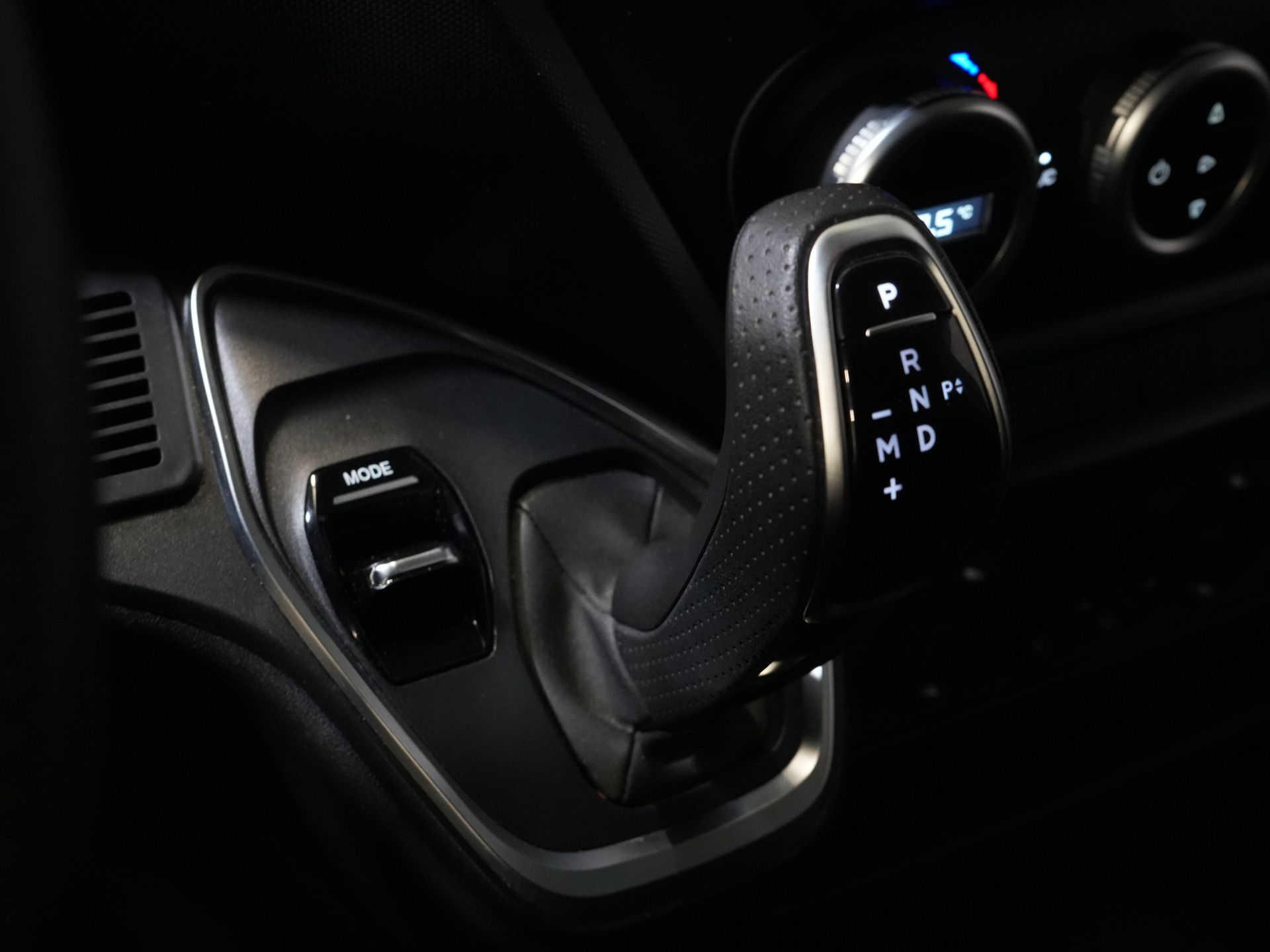 Iveco Daily Bestelbus 35S18HV 3.0 180 pk Aut. L4H3 Face Lift/ Luchtvering/ LED/ Flitsers/ Adapt.Cruise/ Gev.stoel/ 270gr deuren/ Trekhaak/ Navi/ Clima 22