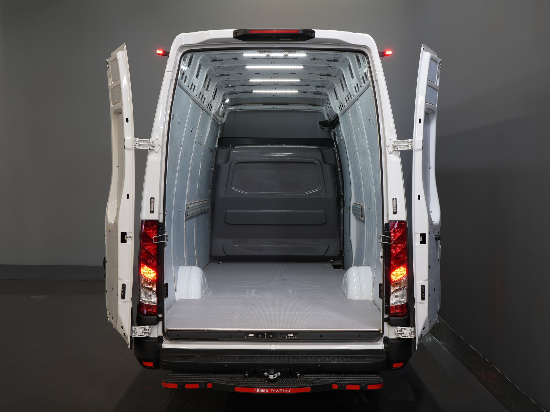 Iveco Daily Bestelbus 35S18HV 3.0 180 pk Aut. L4H3 Face Lift/ Luchtvering/ LED/ Flitsers/ Adapt.Cruise/ Gev.stoel/ 270gr deuren/ Trekhaak/ Navi/ Clima 4