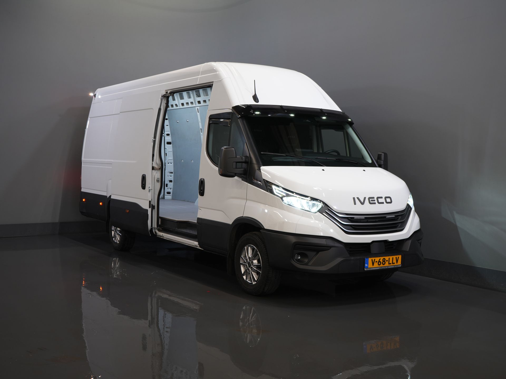 Iveco Daily Bestelbus 35S18HV 3.0 180 pk Aut. L4H3 Face Lift/ Luchtvering/ LED/ Flitsers/ Adapt.Cruise/ Gev.stoel/ 270gr deuren/ Trekhaak/ Navi/ Clima 8
