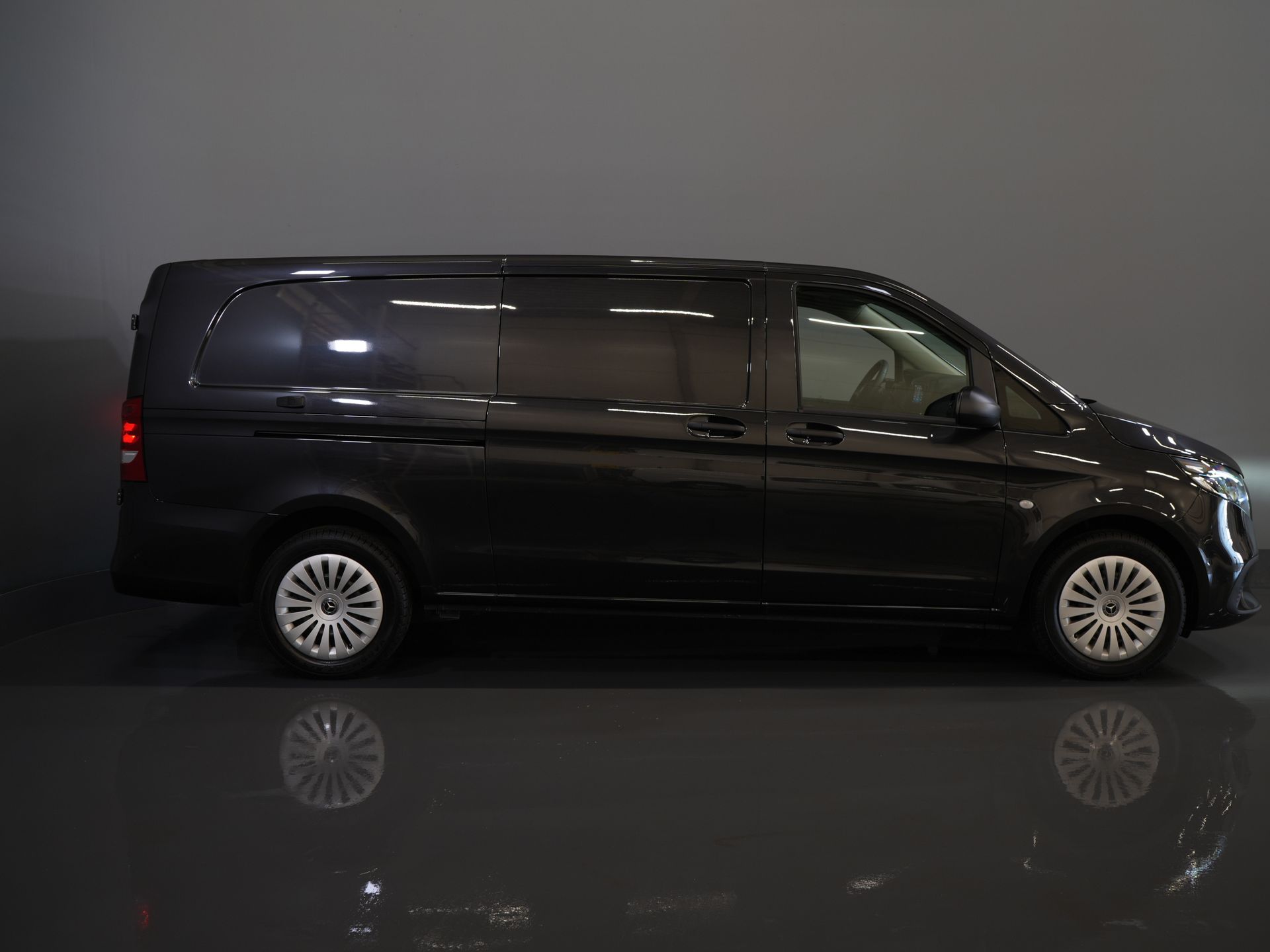 Mercedes-Benz Vito Bestelbus 116 CDI Aut. L3 LED/ Carplay/ 270Gr.Deuren./ Stoelverw/ Camera/ PDC V+A/ Trekhaak/ Navi/ Cruise 10