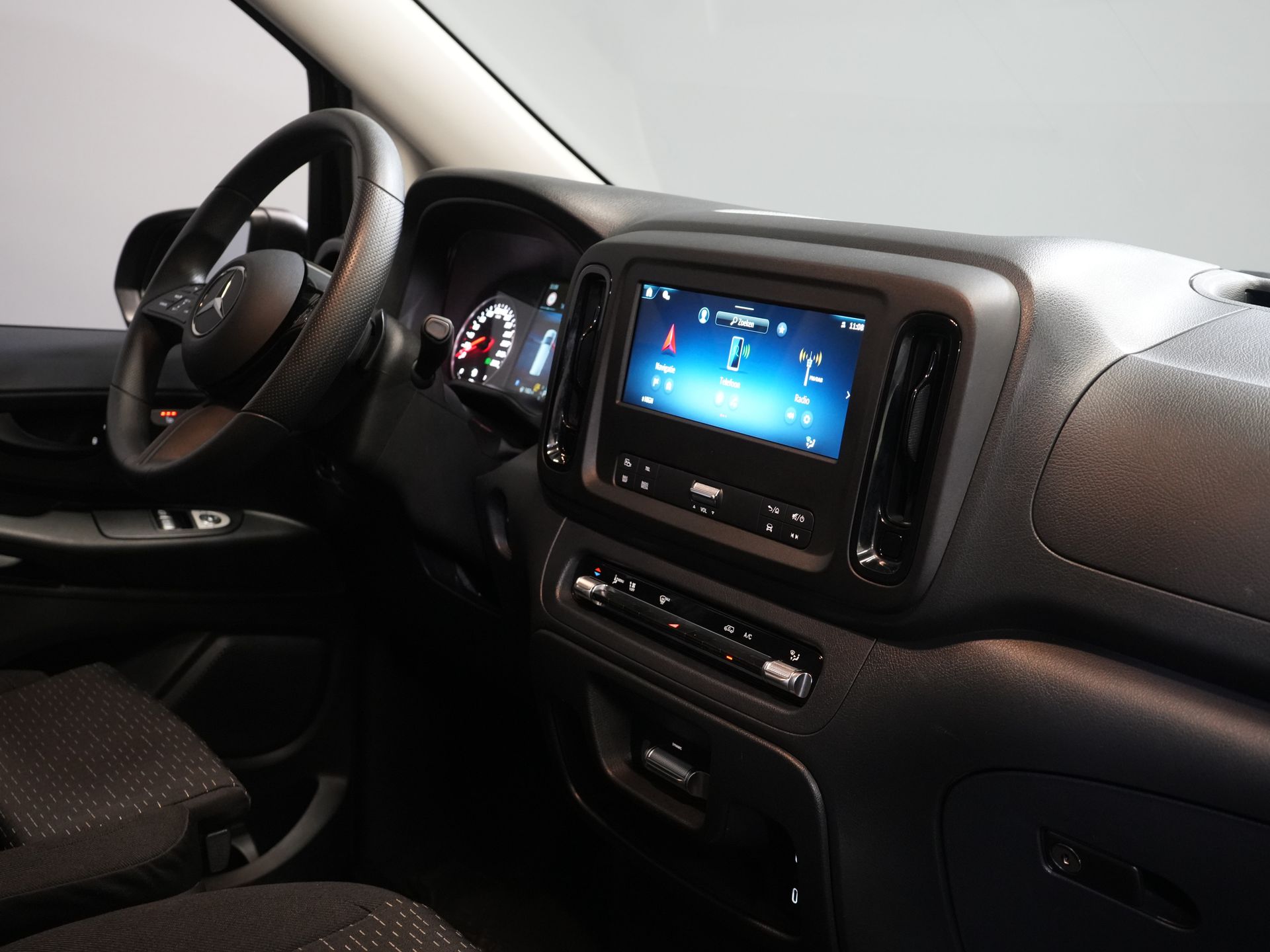 Mercedes-Benz Vito Bestelbus 116 CDI Aut. L3 LED/ Carplay/ 270Gr.Deuren./ Stoelverw/ Camera/ PDC V+A/ Trekhaak/ Navi/ Cruise 2