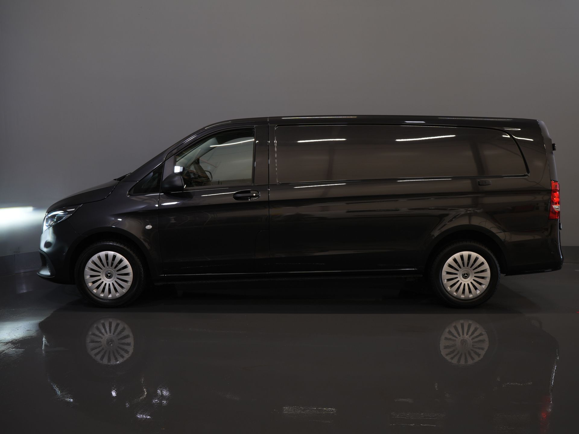 Mercedes-Benz Vito Bestelbus 116 CDI Aut. L3 LED/ Carplay/ 270Gr.Deuren./ Stoelverw/ Camera/ PDC V+A/ Trekhaak/ Navi/ Cruise 9