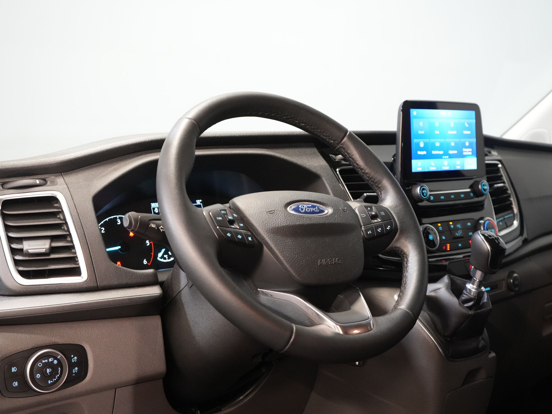 Ford Transit Custom Bestelbus 2.0 TDCI 185 pk L2 Sport DC Dubbel cabine/ NL Auto/ Bi-Xenon/ 2xSchuifdeur/ 2.8t Trekverm./ Carplay/ Stoelverw./ Airco/ Navi/ Cr 13