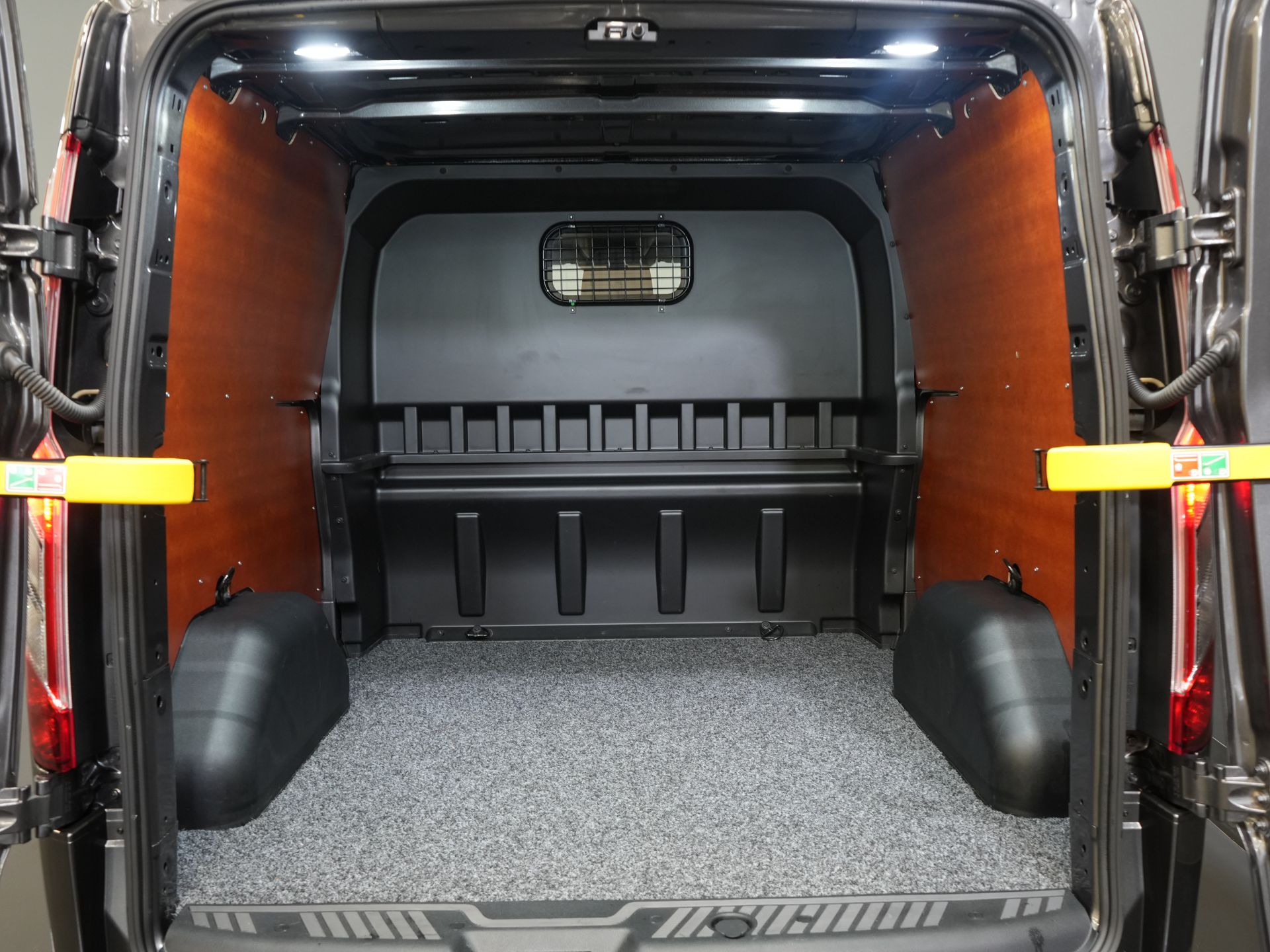 Ford Transit Custom Bestelbus 2.0 TDCI 185 pk L2 Sport DC Dubbel cabine/ NL Auto/ Bi-Xenon/ 2xSchuifdeur/ 2.8t Trekverm./ Carplay/ Stoelverw./ Airco/ Navi/ Cr 14