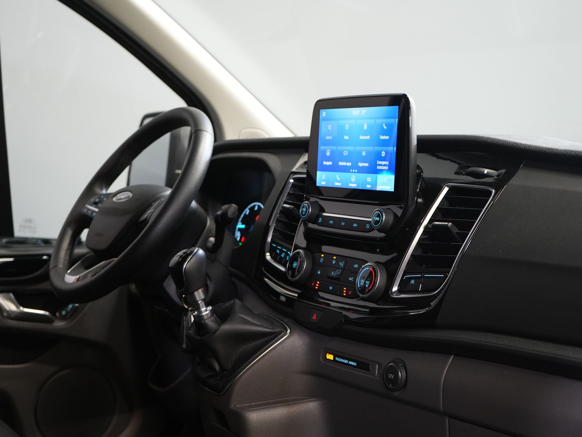 Ford Transit Custom Bestelbus 2.0 TDCI 185 pk L2 Sport DC Dubbel cabine/ NL Auto/ Bi-Xenon/ 2xSchuifdeur/ 2.8t Trekverm./ Carplay/ Stoelverw./ Airco/ Navi/ Cr 2