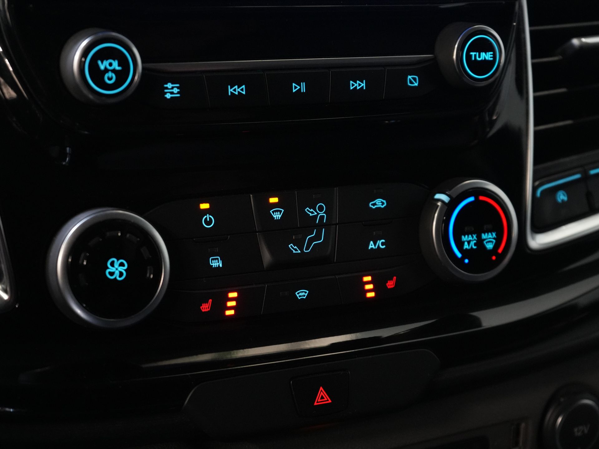 Ford Transit Custom Bestelbus 2.0 TDCI 185 pk L2 Sport DC Dubbel cabine/ NL Auto/ Bi-Xenon/ 2xSchuifdeur/ 2.8t Trekverm./ Carplay/ Stoelverw./ Airco/ Navi/ Cr 20