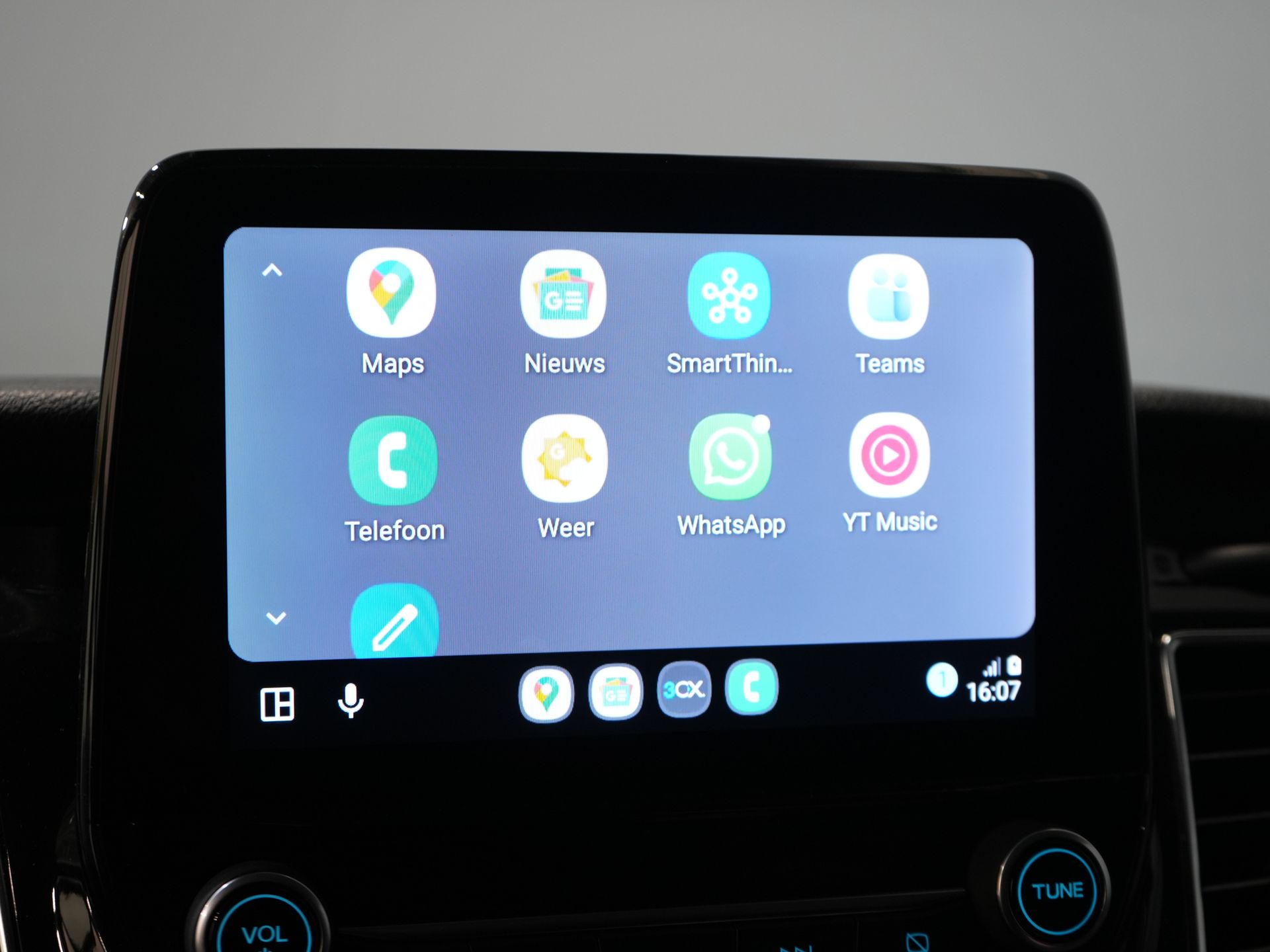 Ford Transit Custom Bestelbus 2.0 TDCI 185 pk L2 Sport DC Dubbel cabine/ NL Auto/ Bi-Xenon/ 2xSchuifdeur/ 2.8t Trekverm./ Carplay/ Stoelverw./ Airco/ Navi/ Cr 24