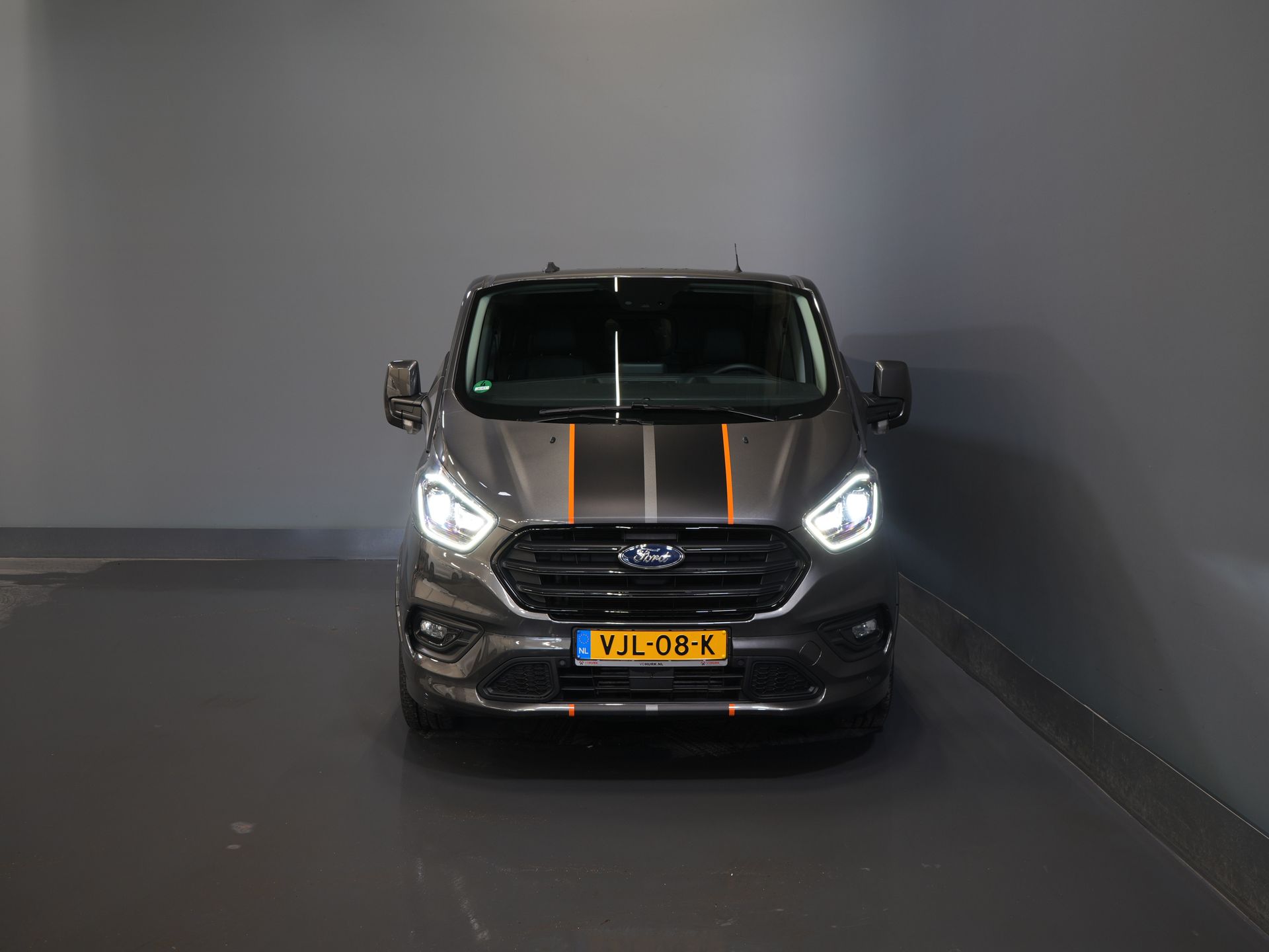 Ford Transit Custom Bestelbus 2.0 TDCI 185 pk L2 Sport DC Dubbel cabine/ NL Auto/ Bi-Xenon/ 2xSchuifdeur/ 2.8t Trekverm./ Carplay/ Stoelverw./ Airco/ Navi/ Cr 6