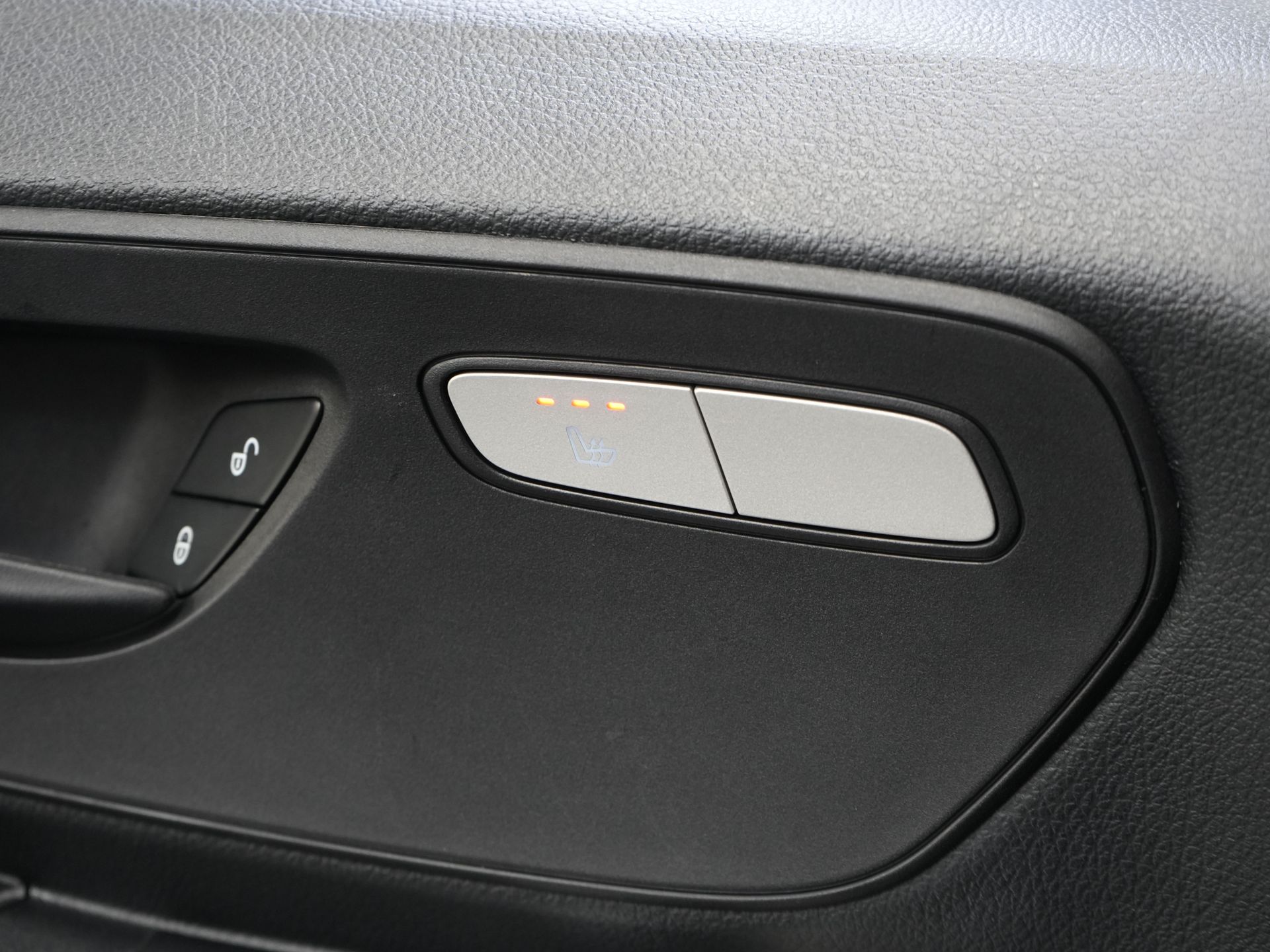 Mercedes-Benz Vito Bestelbus 116 CDI Aut. L3 LED/ Carplay/ 270Gr.Deuren./ Stoelverw/ Camera/ PDC V+A/ Trekhaak/ Navi/ Cruise 18