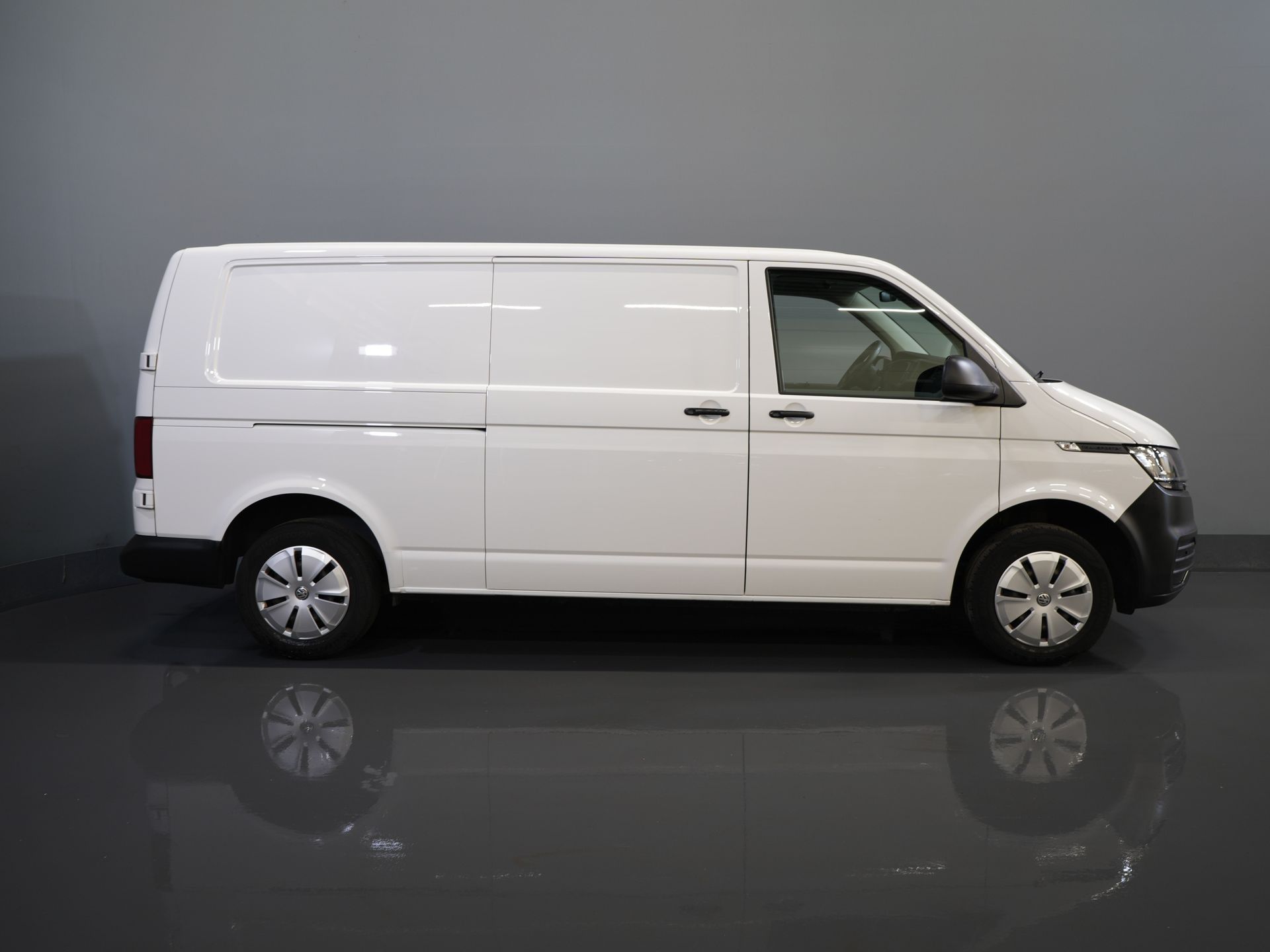 Volkswagen Transporter Bestelbus 2.0 TDI 150 pk DSG Aut. L2 Carplay/ 2x Schuifdeur/ Stoelverw./ Airco/ Cruise/ PDC V+A/ Trekhaak 10
