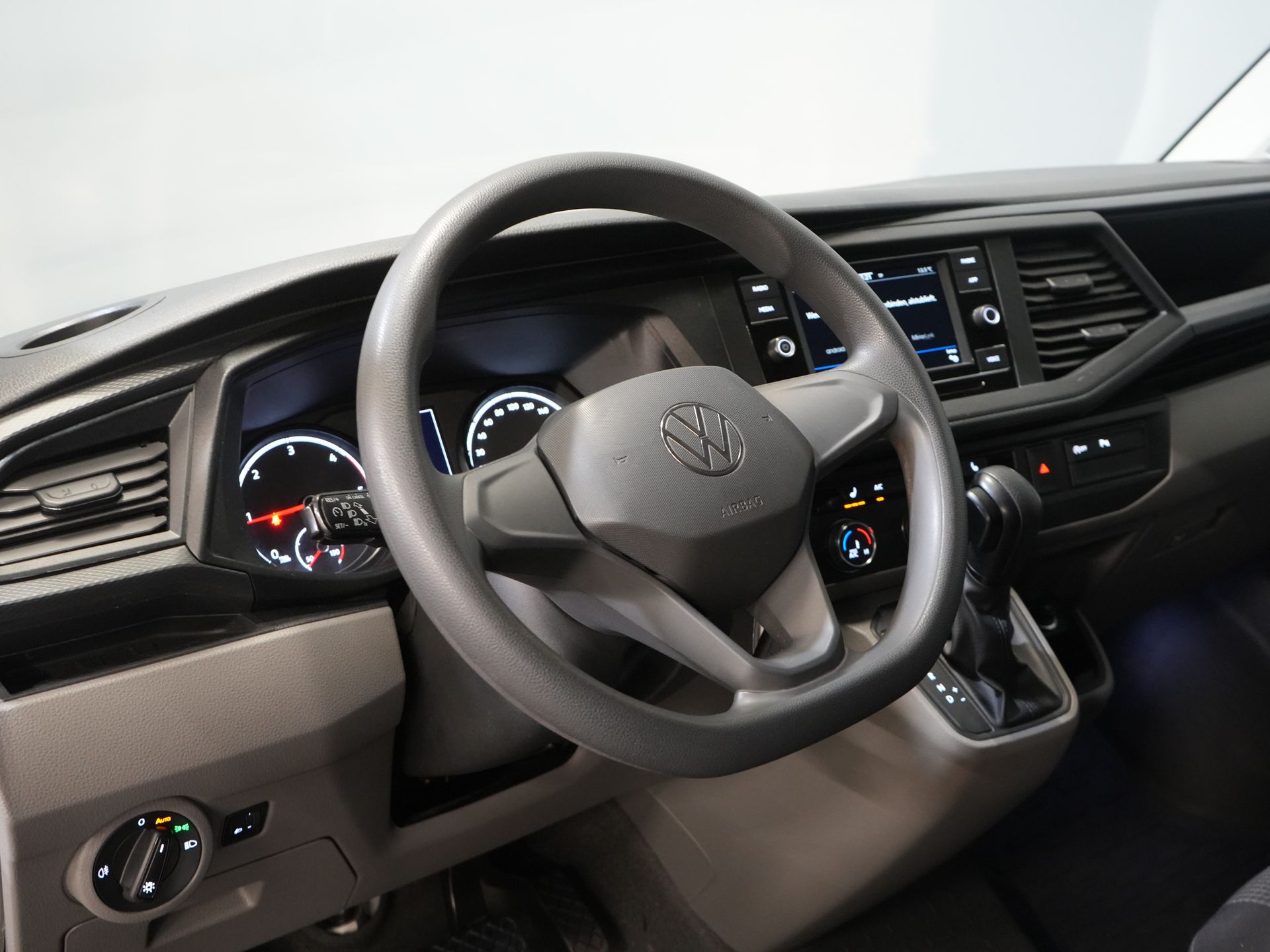 Volkswagen Transporter Bestelbus 2.0 TDI 150 pk DSG Aut. L2 Carplay/ 2x Schuifdeur/ Stoelverw./ Airco/ Cruise/ PDC V+A/ Trekhaak 13