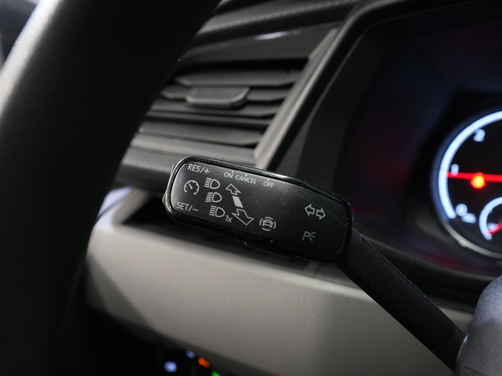 Volkswagen Transporter Bestelbus 2.0 TDI 150 pk DSG Aut. L2 Carplay/ 2x Schuifdeur/ Stoelverw./ Airco/ Cruise/ PDC V+A/ Trekhaak 18