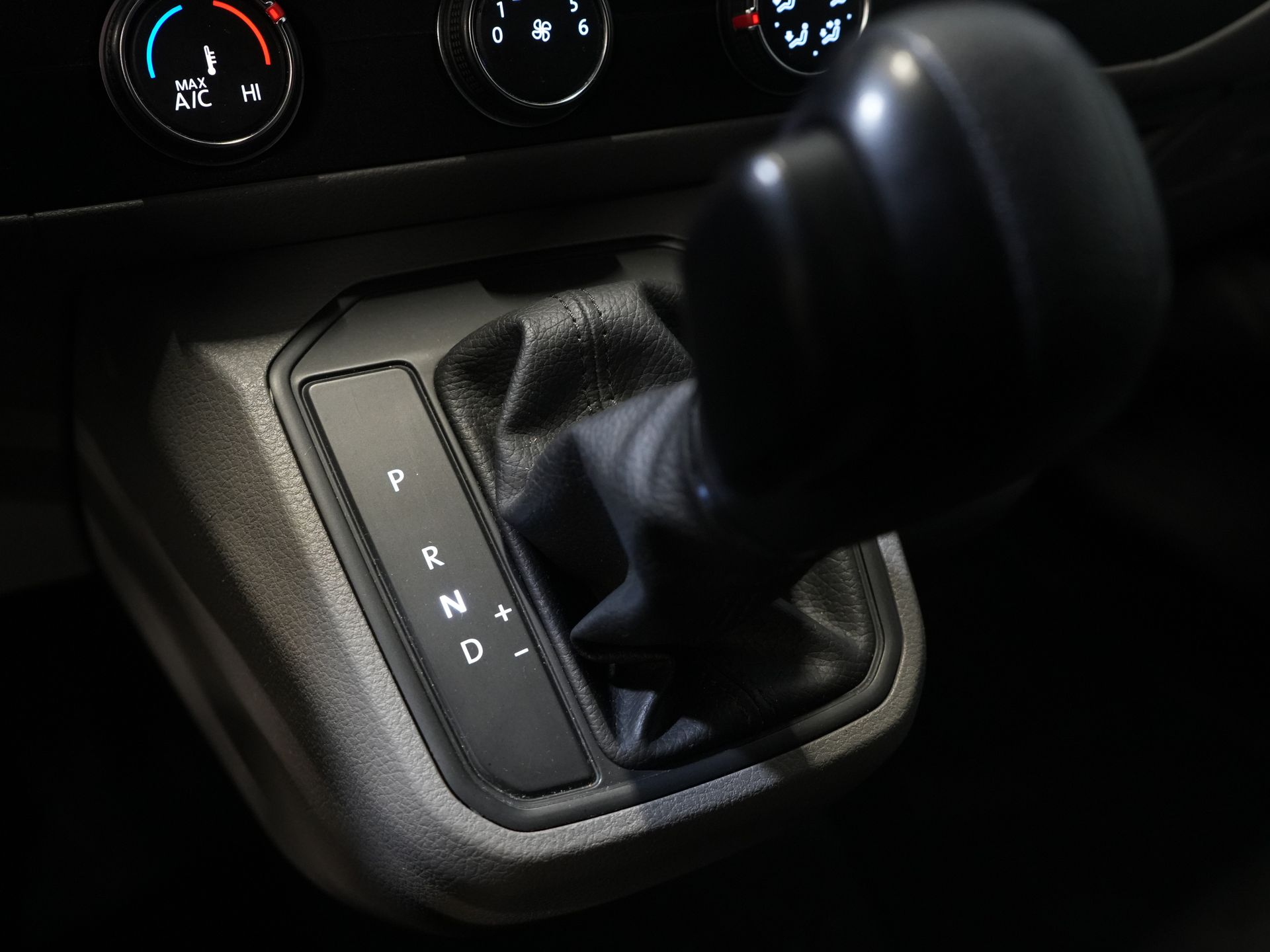 Volkswagen Transporter Bestelbus 2.0 TDI 150 pk DSG Aut. L2 Carplay/ 2x Schuifdeur/ Stoelverw./ Airco/ Cruise/ PDC V+A/ Trekhaak 20