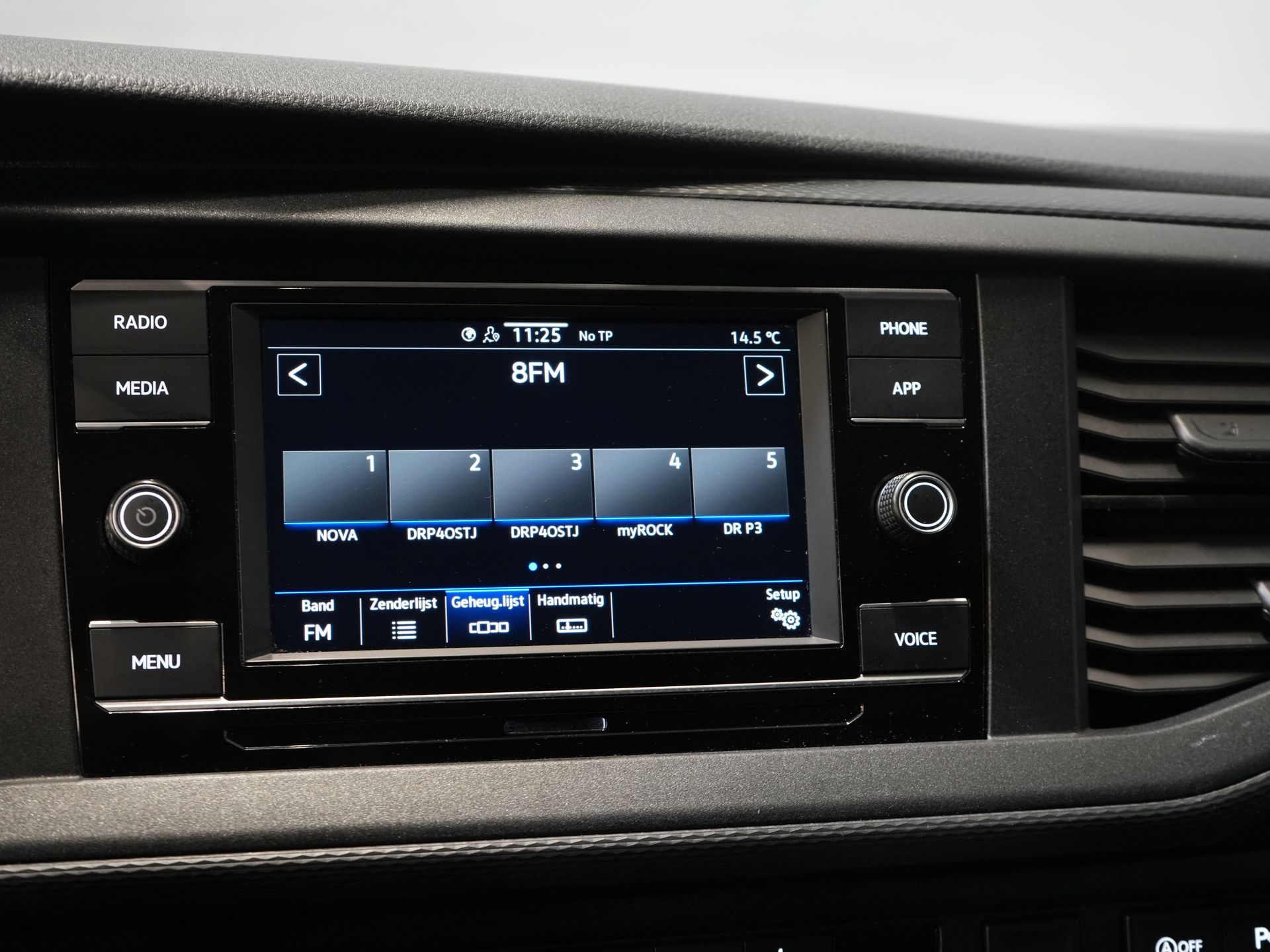 Volkswagen Transporter Bestelbus 2.0 TDI 150 pk DSG Aut. L2 Carplay/ 2x Schuifdeur/ Stoelverw./ Airco/ Cruise/ PDC V+A/ Trekhaak 22