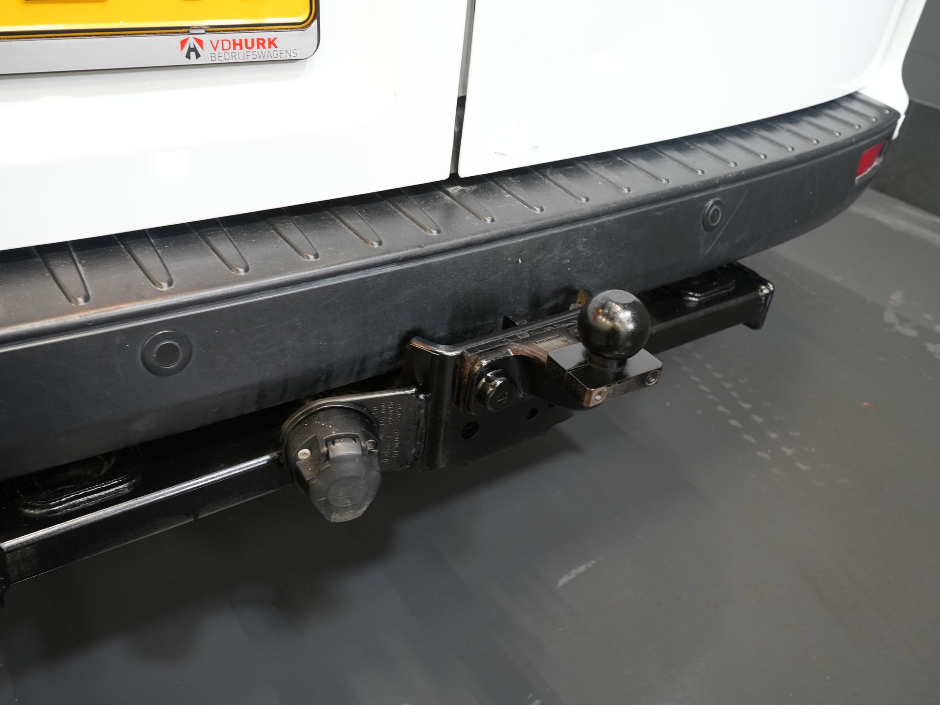 Ford Transit Custom Bestelbus 2.0 TDCI 130 pk L2 DC Dubbel Cabine NL Auto/ 2.8t Trekverm./ Carplay/ Airco/ Navi/ Camera/ Cruise/ PDC/ Trekhaak 16