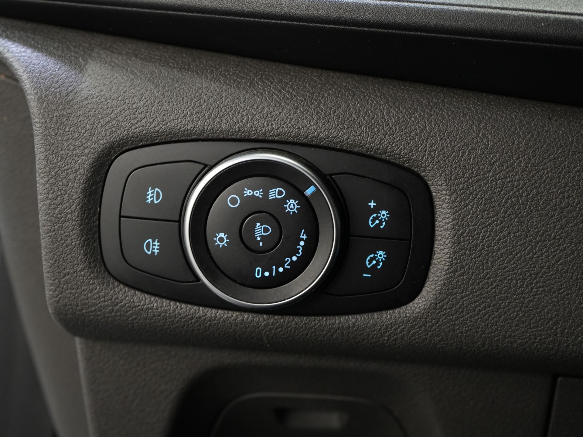 Ford Transit Custom Bestelbus 2.0 TDCI 130 pk L2 DC Dubbel Cabine NL Auto/ 2.8t Trekverm./ Carplay/ Airco/ Navi/ Camera/ Cruise/ PDC/ Trekhaak 17