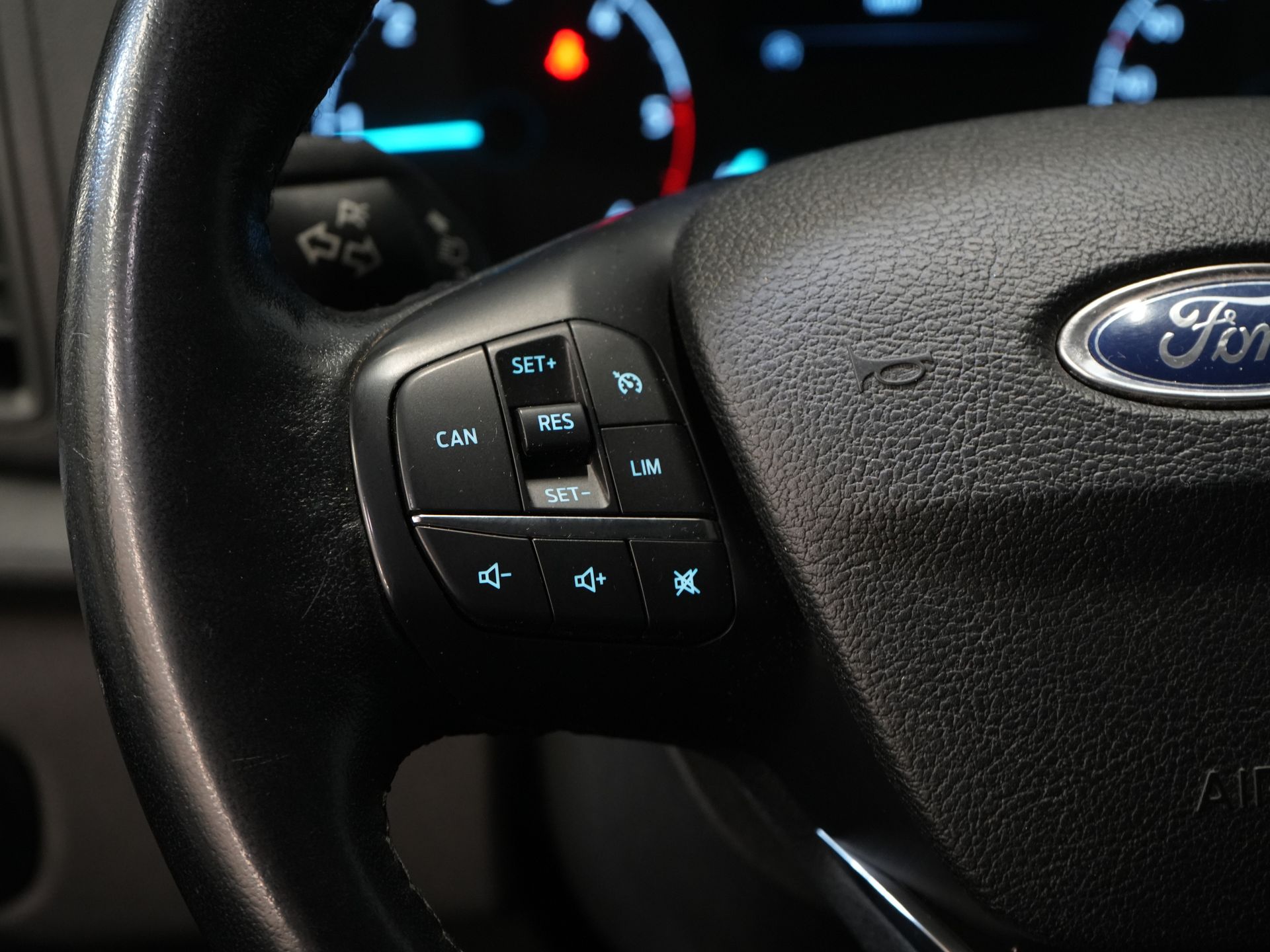 Ford Transit Custom Bestelbus 2.0 TDCI 130 pk L2 DC Dubbel Cabine NL Auto/ 2.8t Trekverm./ Carplay/ Airco/ Navi/ Camera/ Cruise/ PDC/ Trekhaak 18