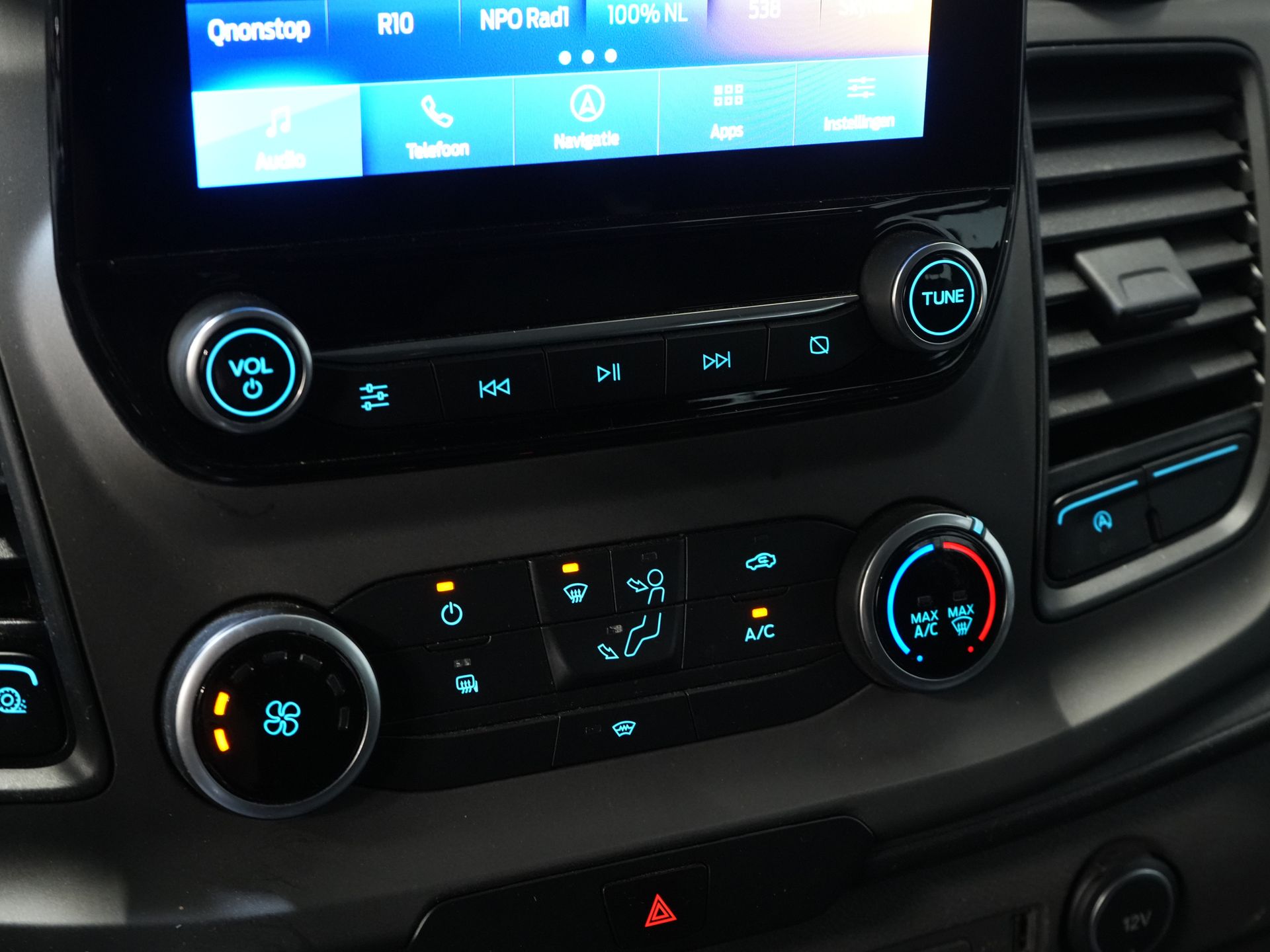 Ford Transit Custom Bestelbus 2.0 TDCI 130 pk L2 DC Dubbel Cabine NL Auto/ 2.8t Trekverm./ Carplay/ Airco/ Navi/ Camera/ Cruise/ PDC/ Trekhaak 20