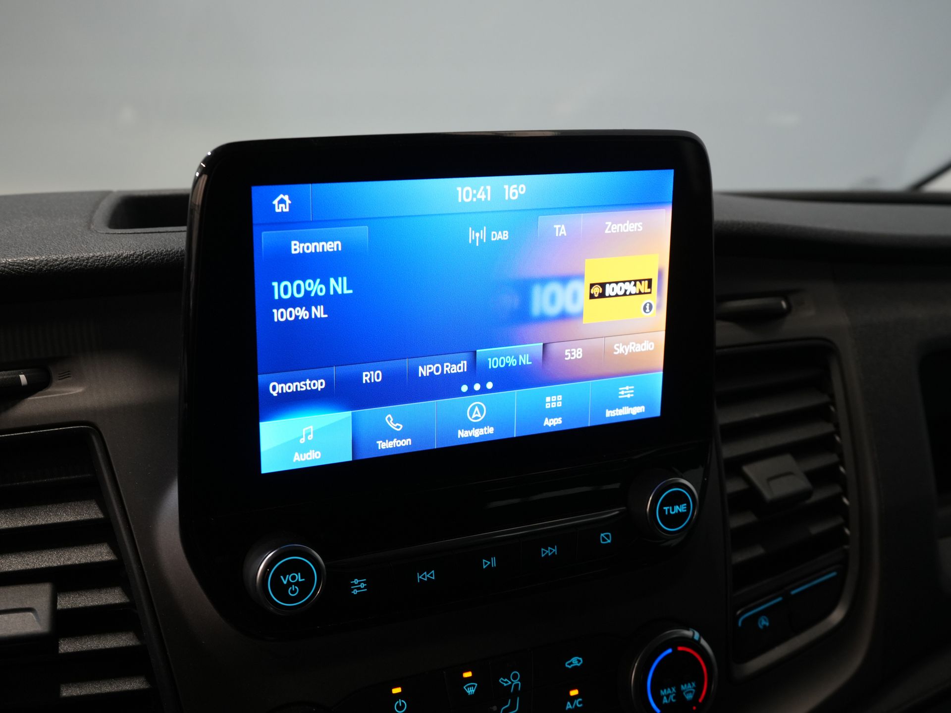 Ford Transit Custom Bestelbus 2.0 TDCI 130 pk L2 DC Dubbel Cabine NL Auto/ 2.8t Trekverm./ Carplay/ Airco/ Navi/ Camera/ Cruise/ PDC/ Trekhaak 21