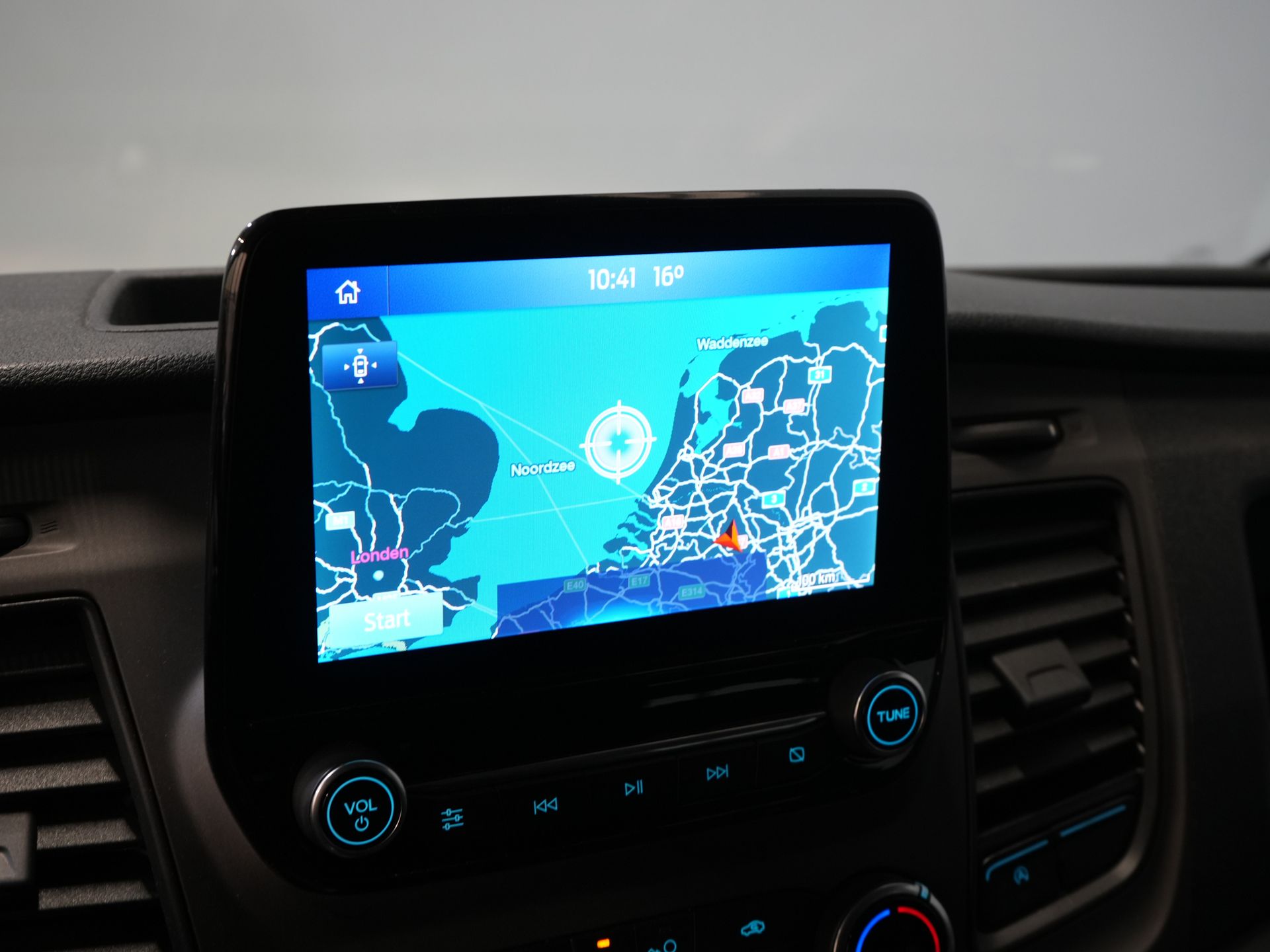 Ford Transit Custom Bestelbus 2.0 TDCI 130 pk L2 DC Dubbel Cabine NL Auto/ 2.8t Trekverm./ Carplay/ Airco/ Navi/ Camera/ Cruise/ PDC/ Trekhaak 22