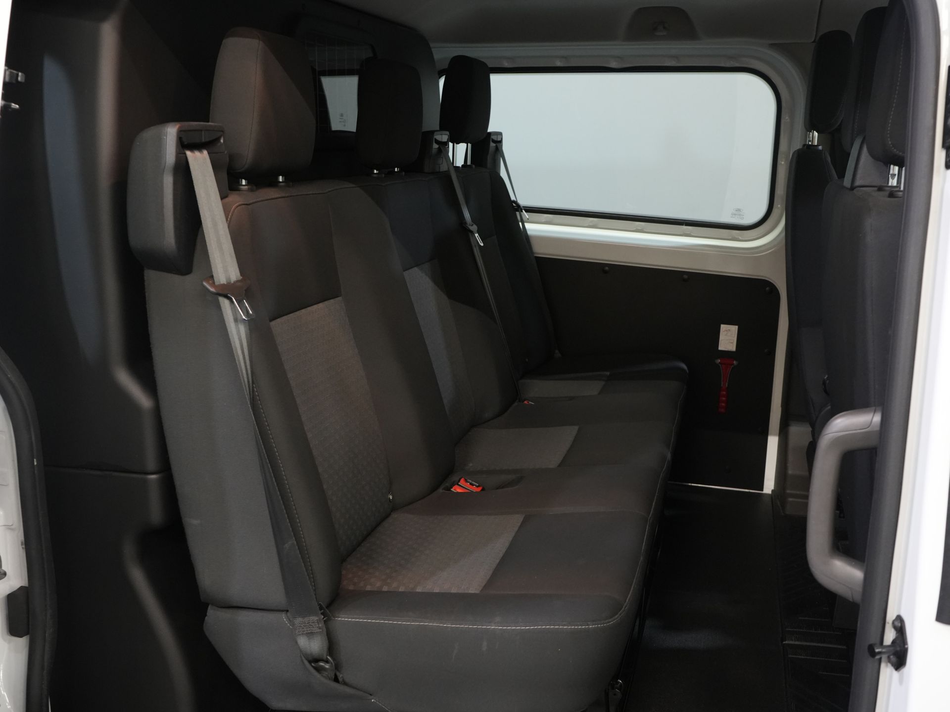 Ford Transit Custom Bestelbus 2.0 TDCI 130 pk L2 DC Dubbel Cabine NL Auto/ 2.8t Trekverm./ Carplay/ Airco/ Navi/ Camera/ Cruise/ PDC/ Trekhaak 25