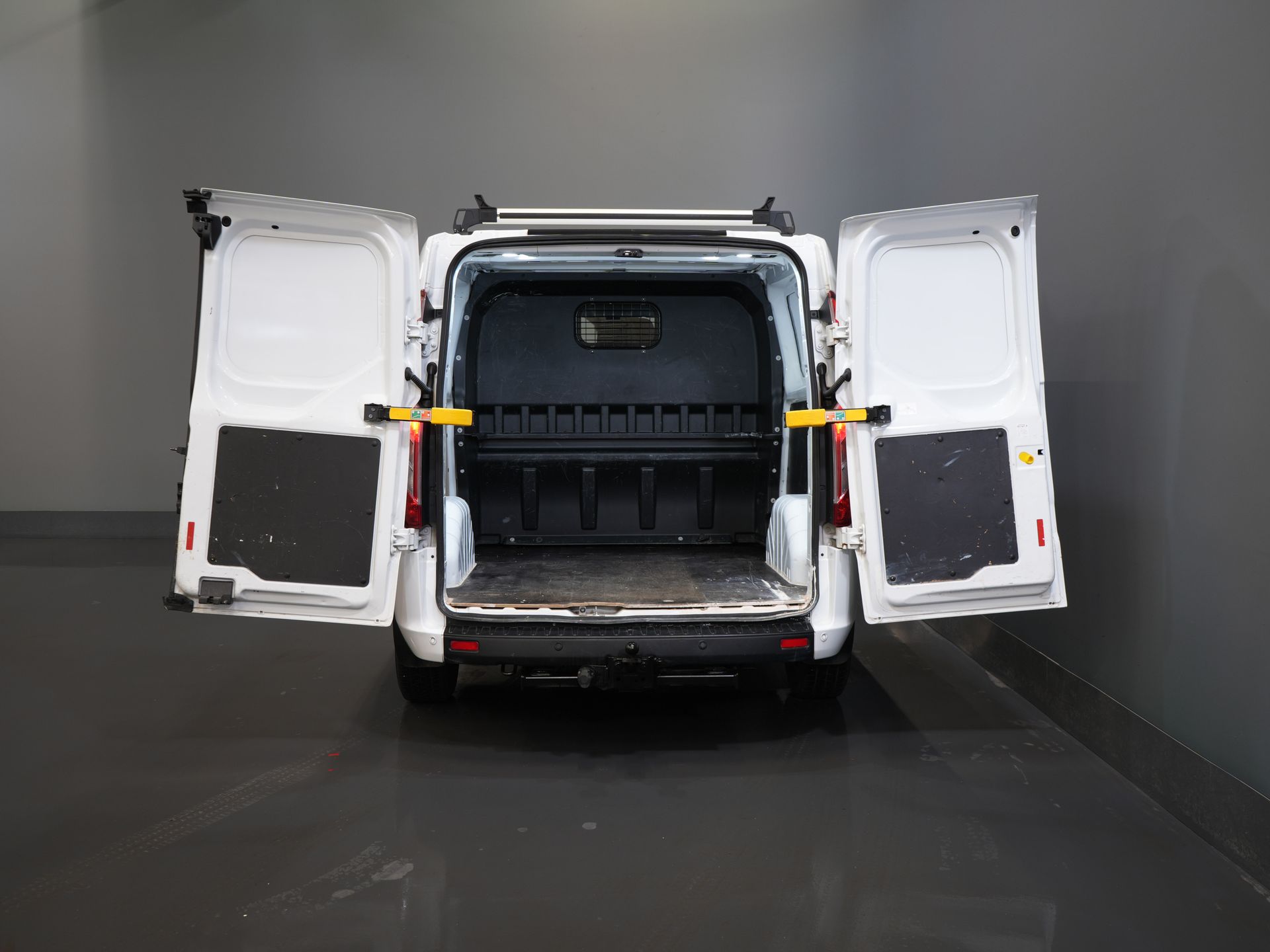 Ford Transit Custom Bestelbus 2.0 TDCI 130 pk L2 DC Dubbel Cabine NL Auto/ 2.8t Trekverm./ Carplay/ Airco/ Navi/ Camera/ Cruise/ PDC/ Trekhaak 4