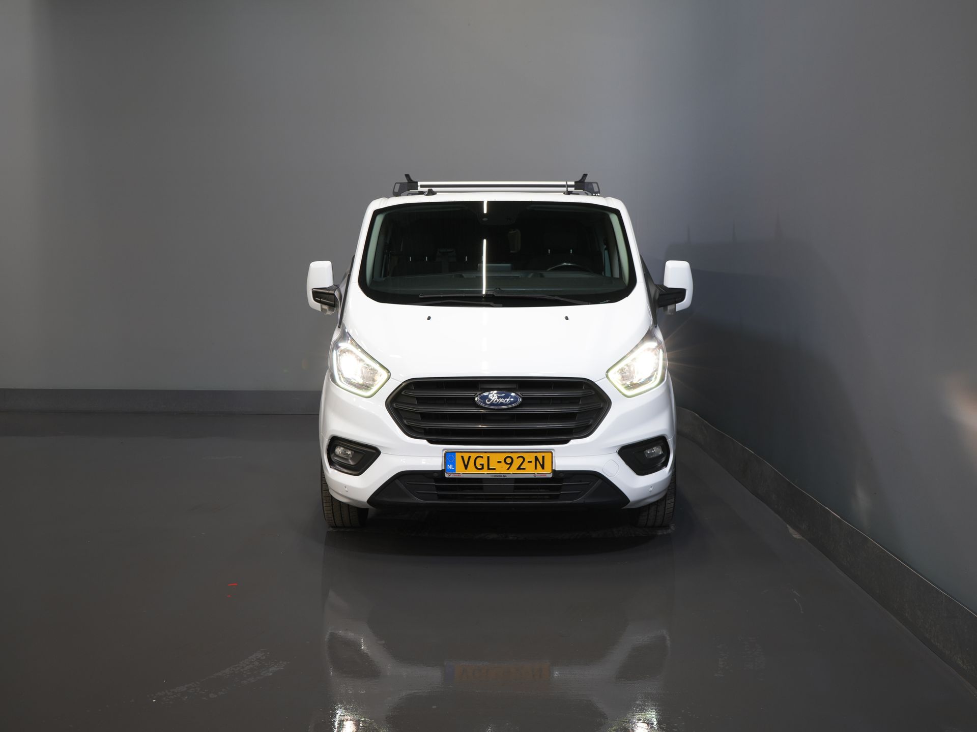 Ford Transit Custom Bestelbus 2.0 TDCI 130 pk L2 DC Dubbel Cabine NL Auto/ 2.8t Trekverm./ Carplay/ Airco/ Navi/ Camera/ Cruise/ PDC/ Trekhaak 6