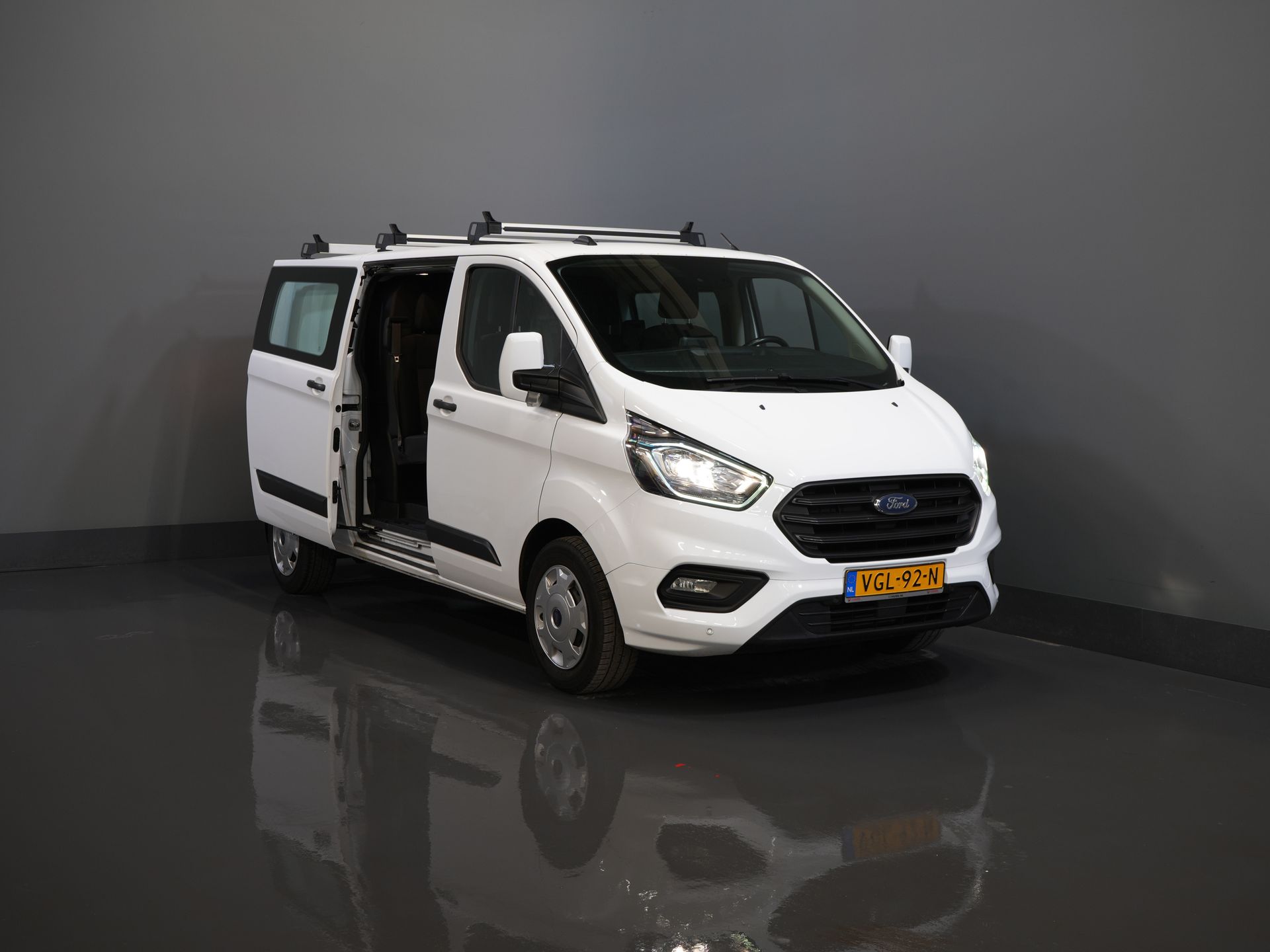 Ford Transit Custom Bestelbus 2.0 TDCI 130 pk L2 DC Dubbel Cabine NL Auto/ 2.8t Trekverm./ Carplay/ Airco/ Navi/ Camera/ Cruise/ PDC/ Trekhaak 8