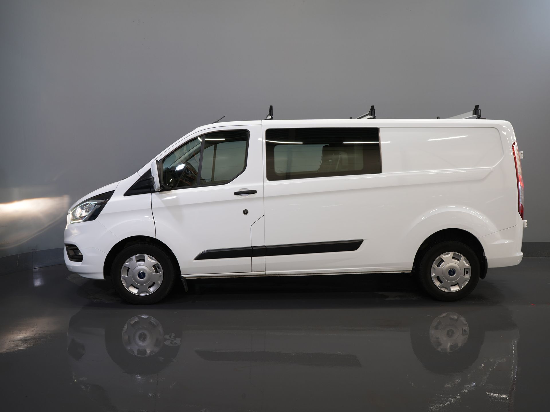 Ford Transit Custom Bestelbus 2.0 TDCI 130 pk L2 DC Dubbel Cabine NL Auto/ 2.8t Trekverm./ Carplay/ Airco/ Navi/ Camera/ Cruise/ PDC/ Trekhaak 9